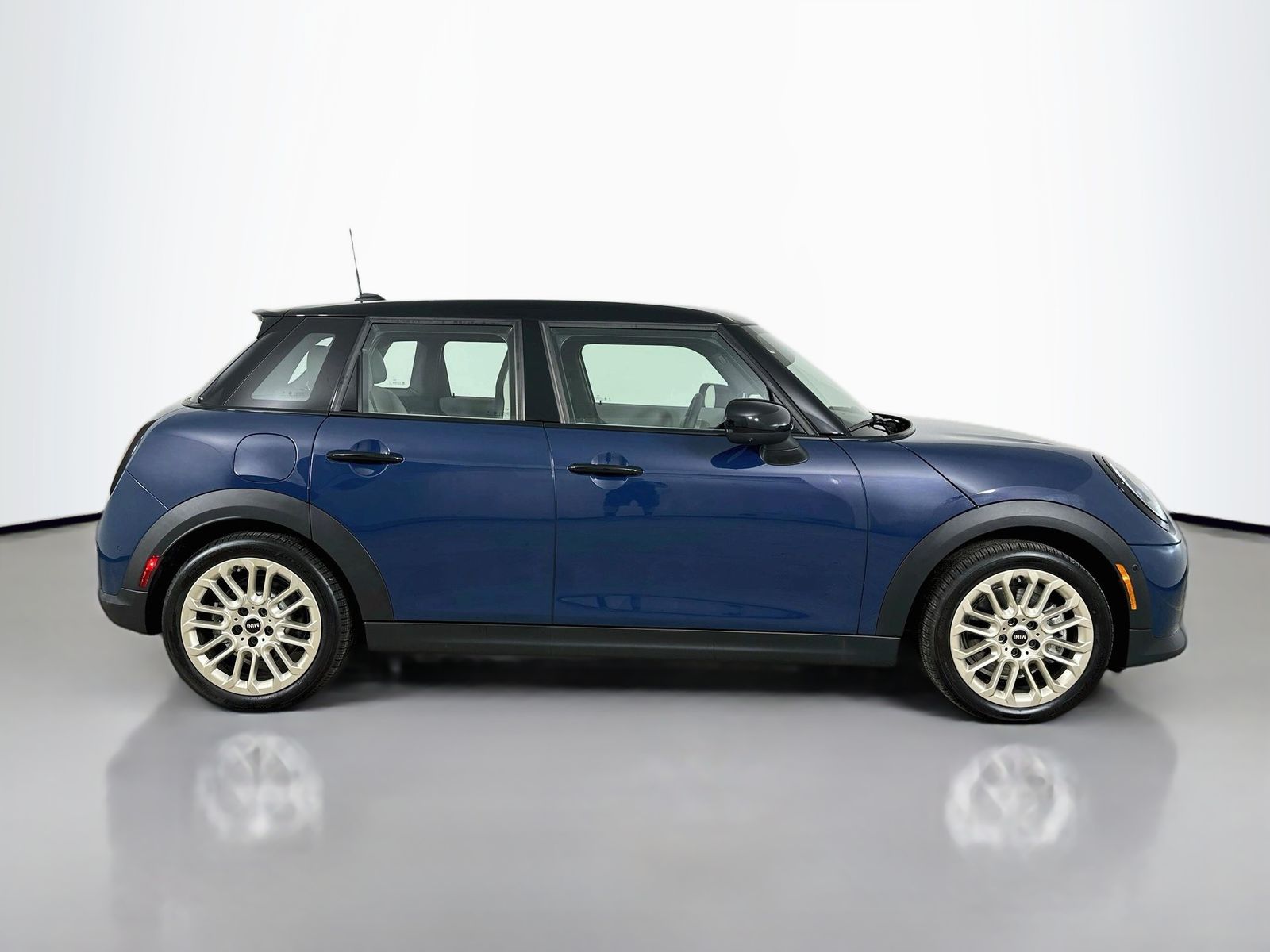 2026 MINI Hardtop 4 Door S photo 4