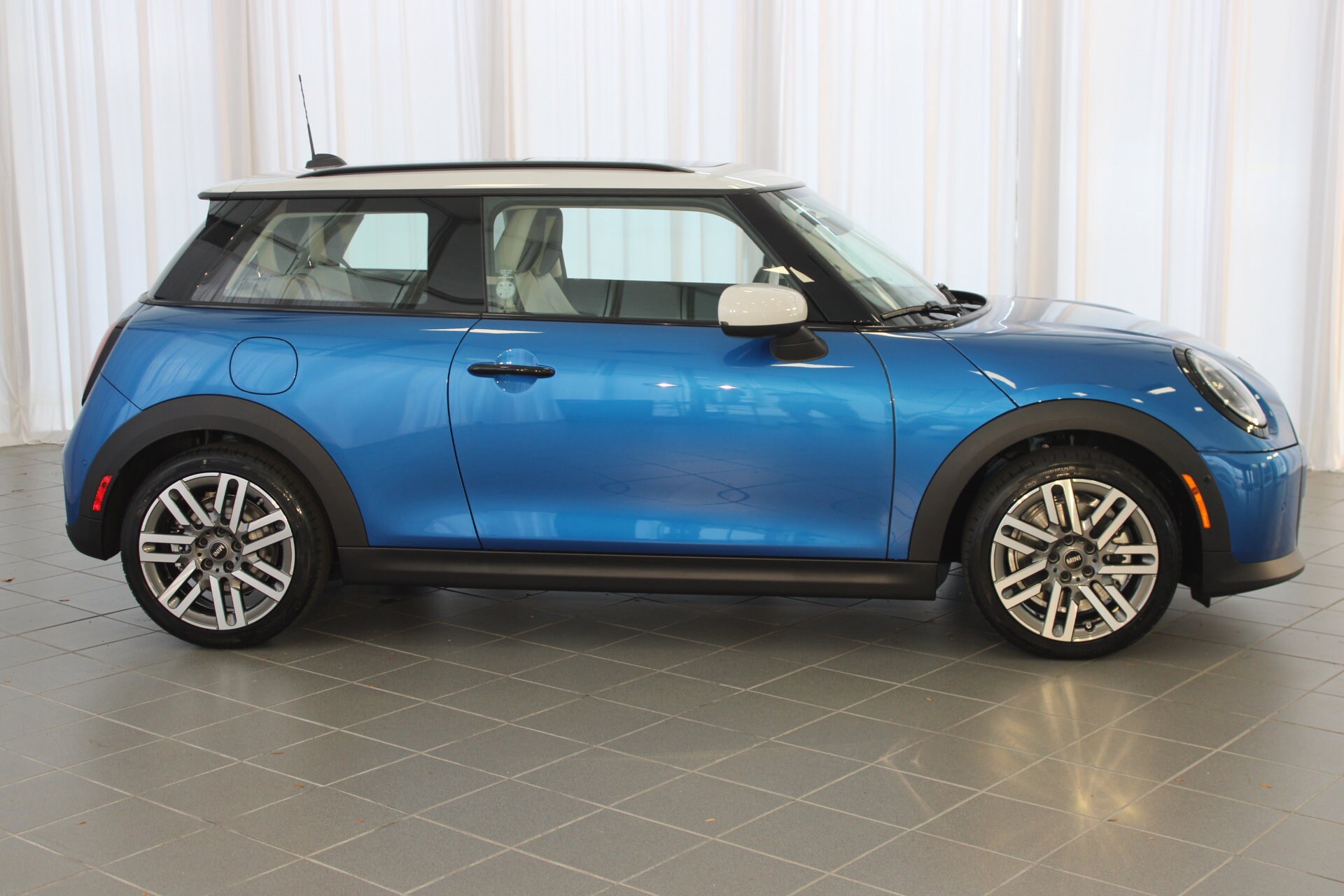 2025 Mini Cooper Signature photo 2