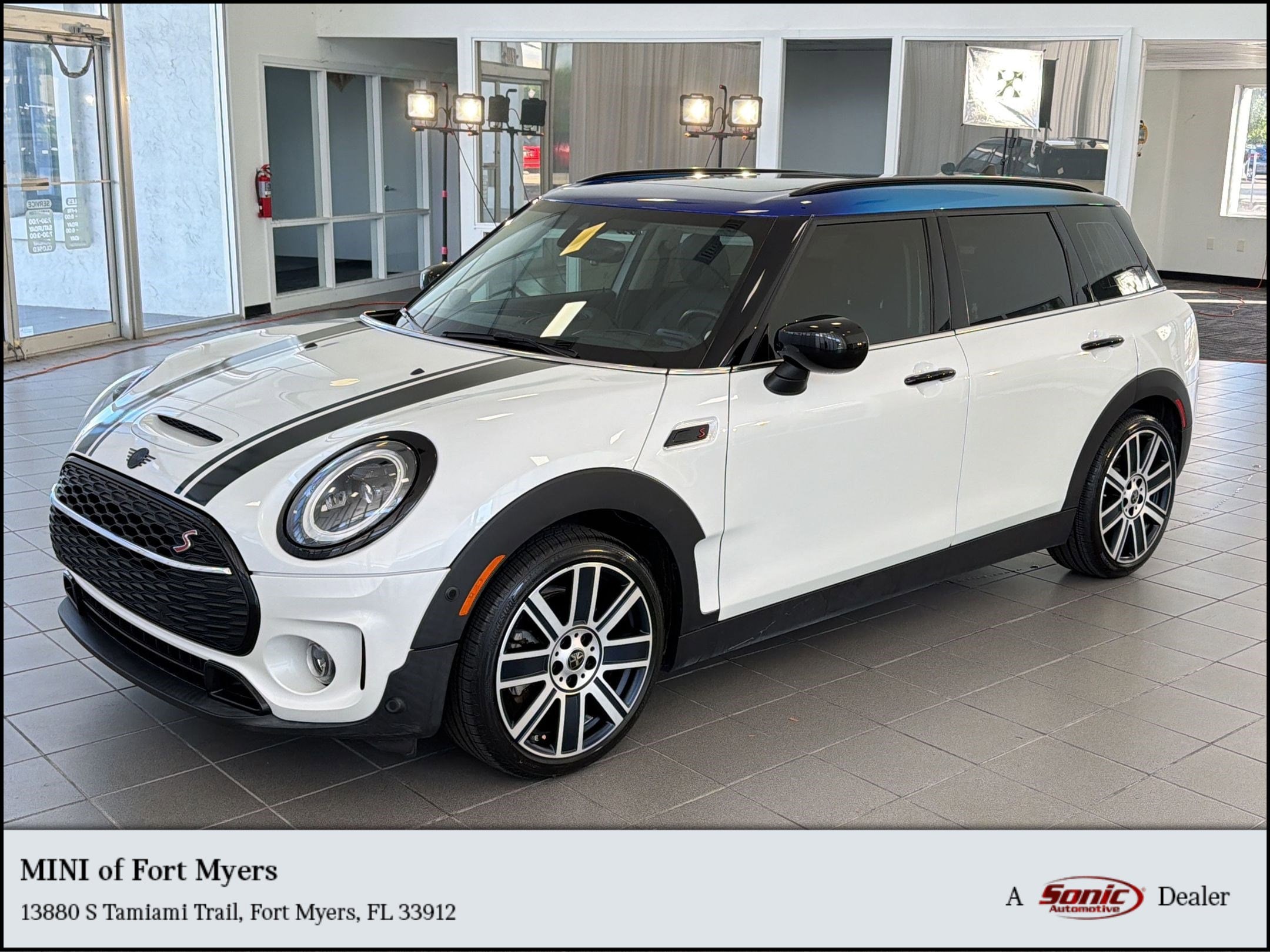 2023 MINI Clubman Cooper S's photo