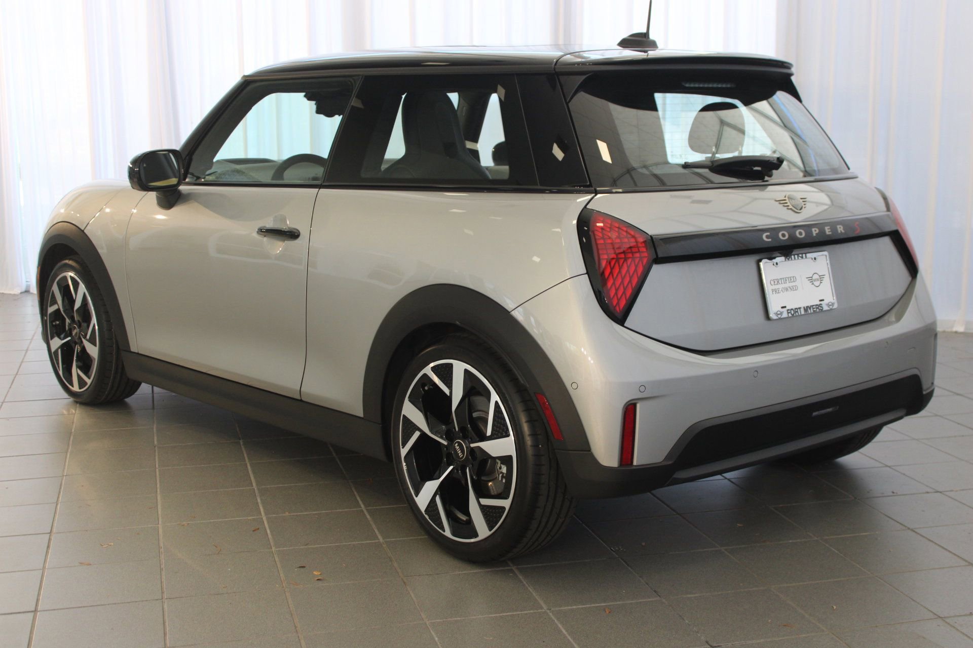 2025 Mini Cooper Hardtop S photo 3