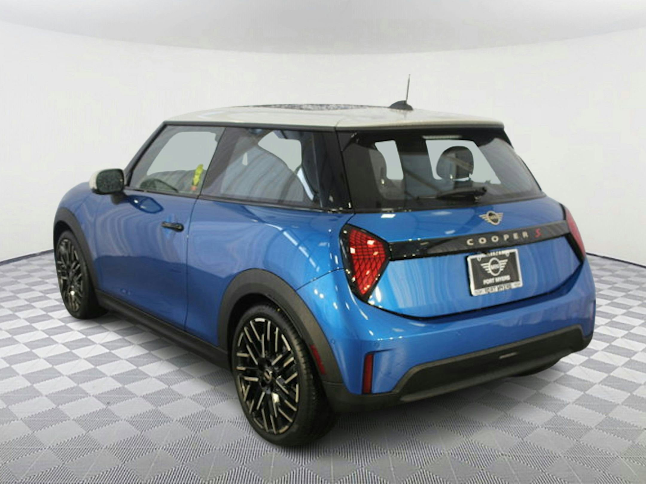2025 Mini Cooper 2 Door Hardtop S photo 2