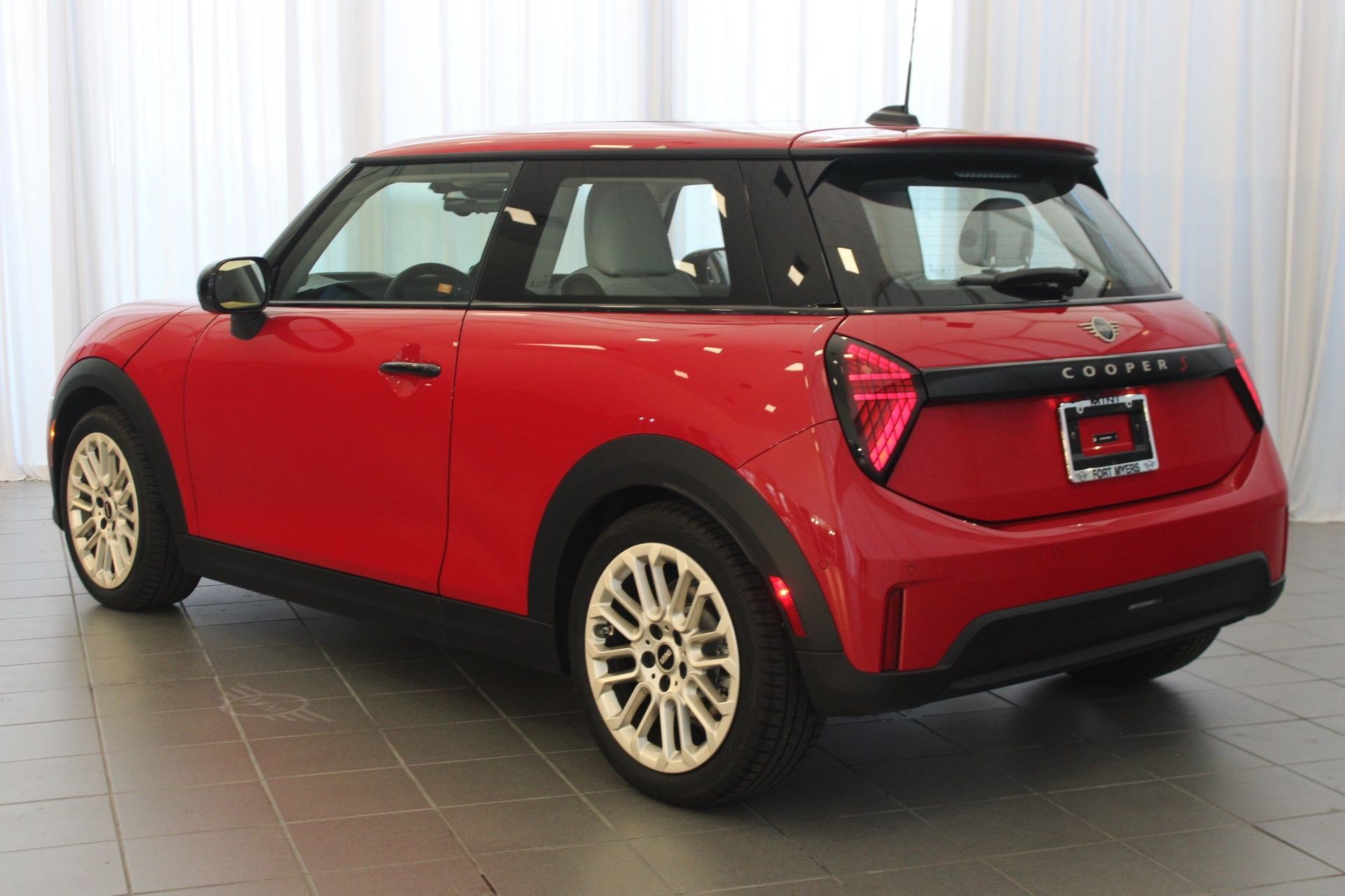 2025 Mini Cooper 2 Door Hardtop Signature photo 3