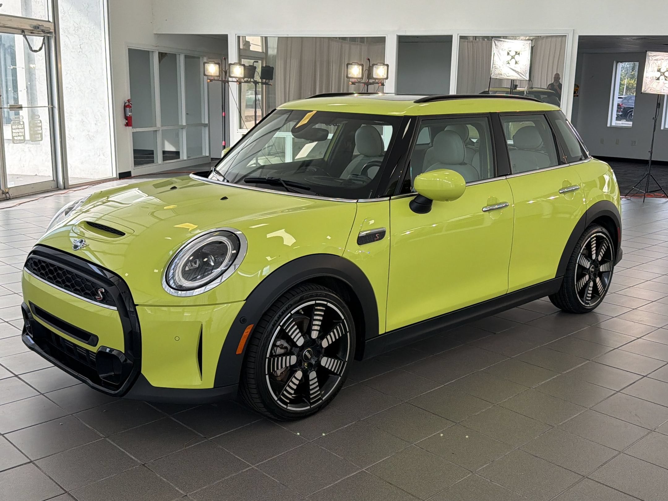 2024 MINI Hardtop Cooper S's photo