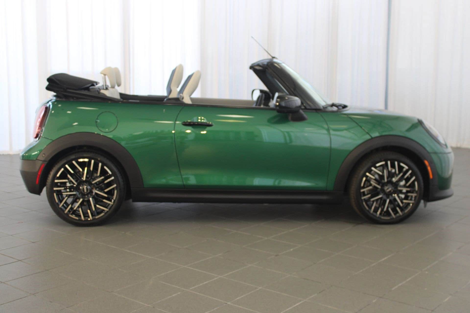 2026 MINI Convertible S - Photo 7
