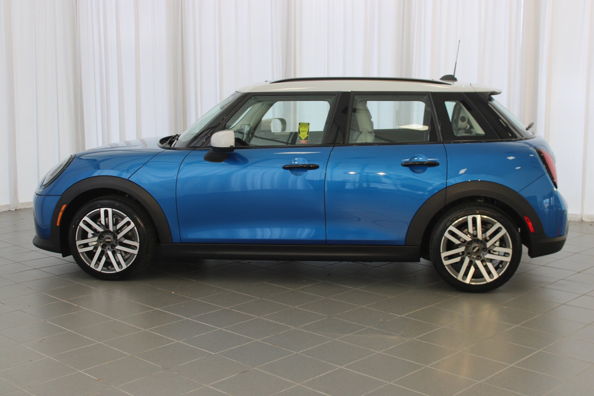 2025 Mini Cooper Signature photo 4