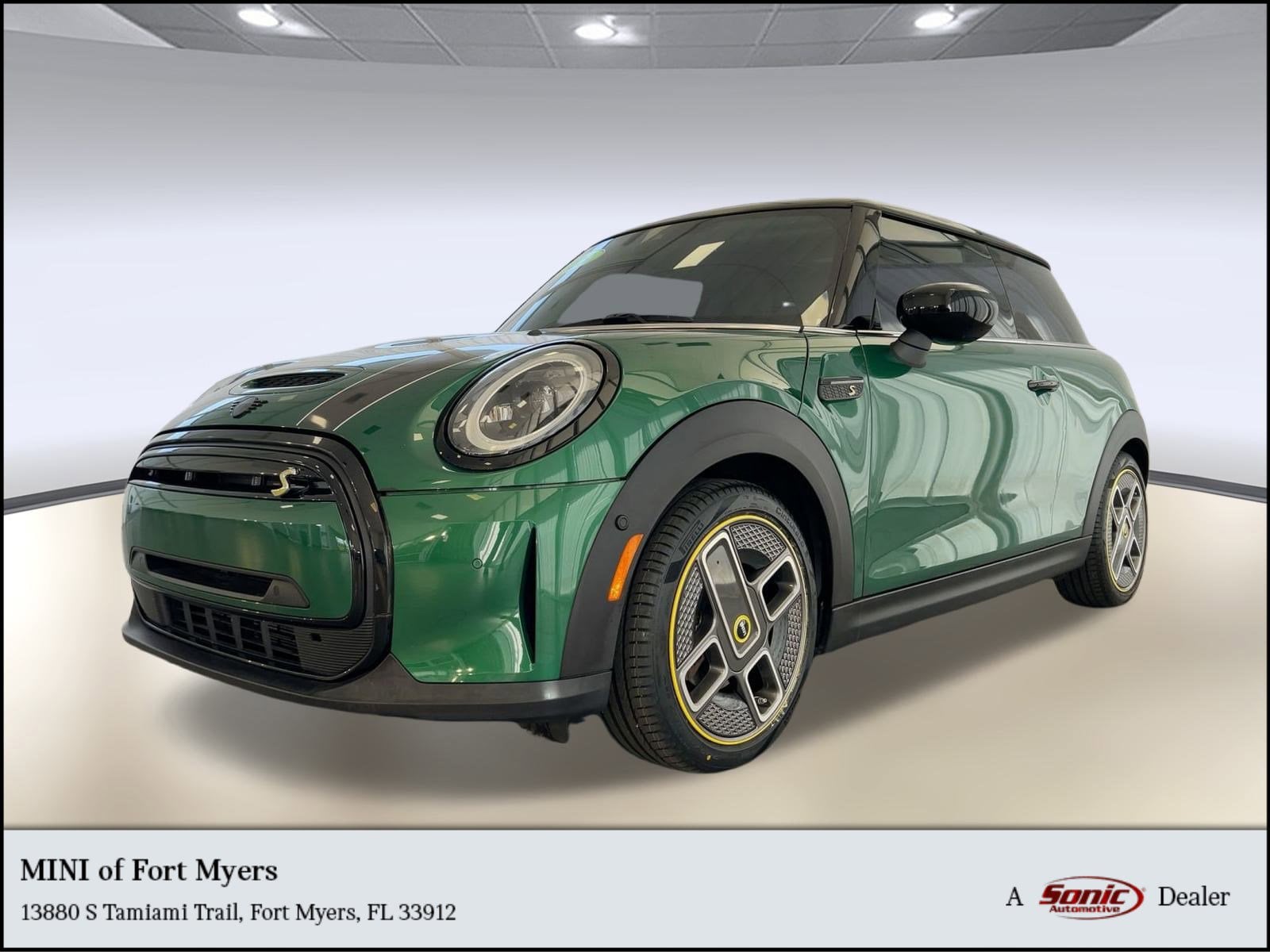2023 MINI Hardtop 2 Door SE's photo