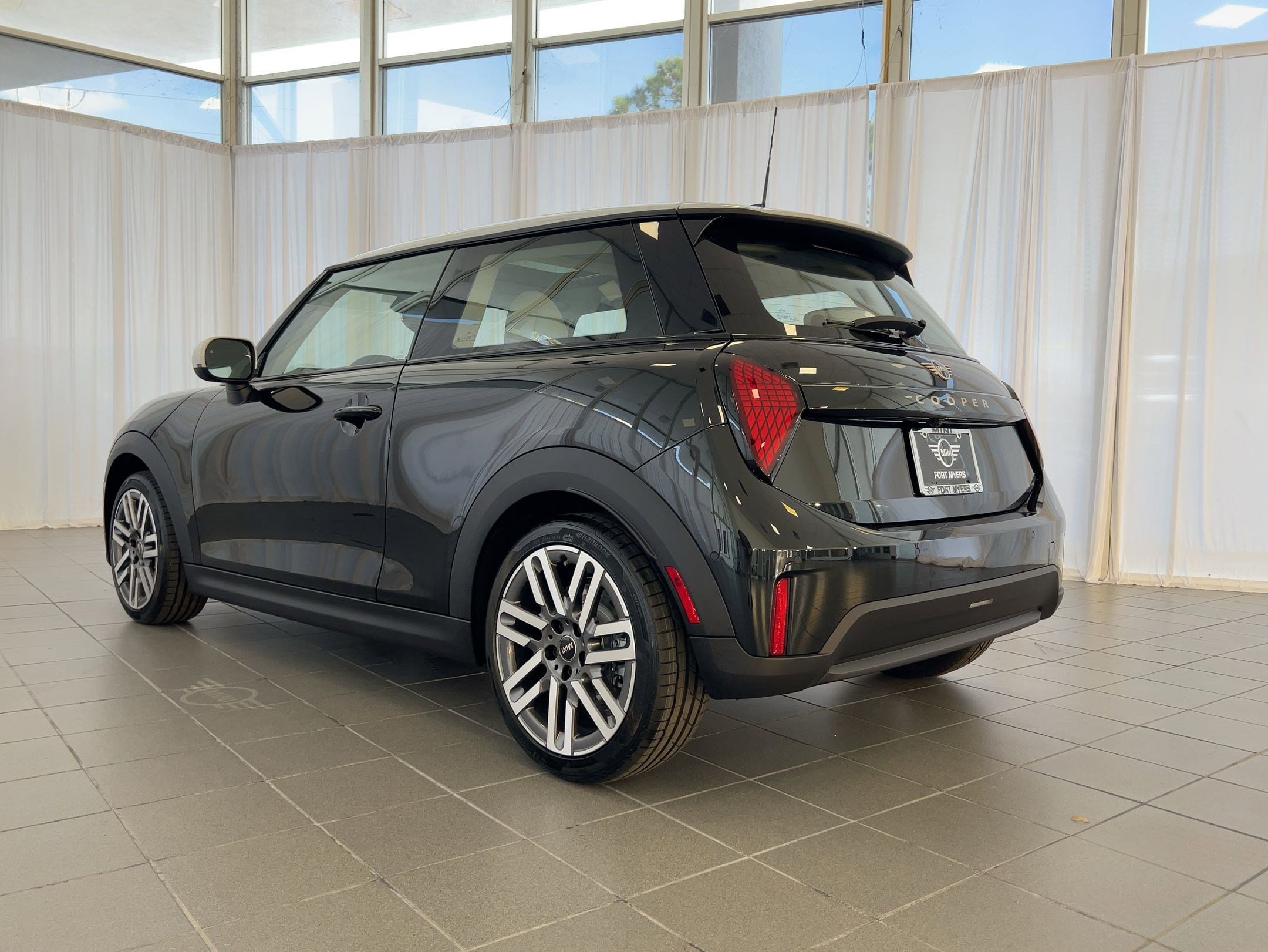 2026 MINI Hardtop 2 Door - Photo 3