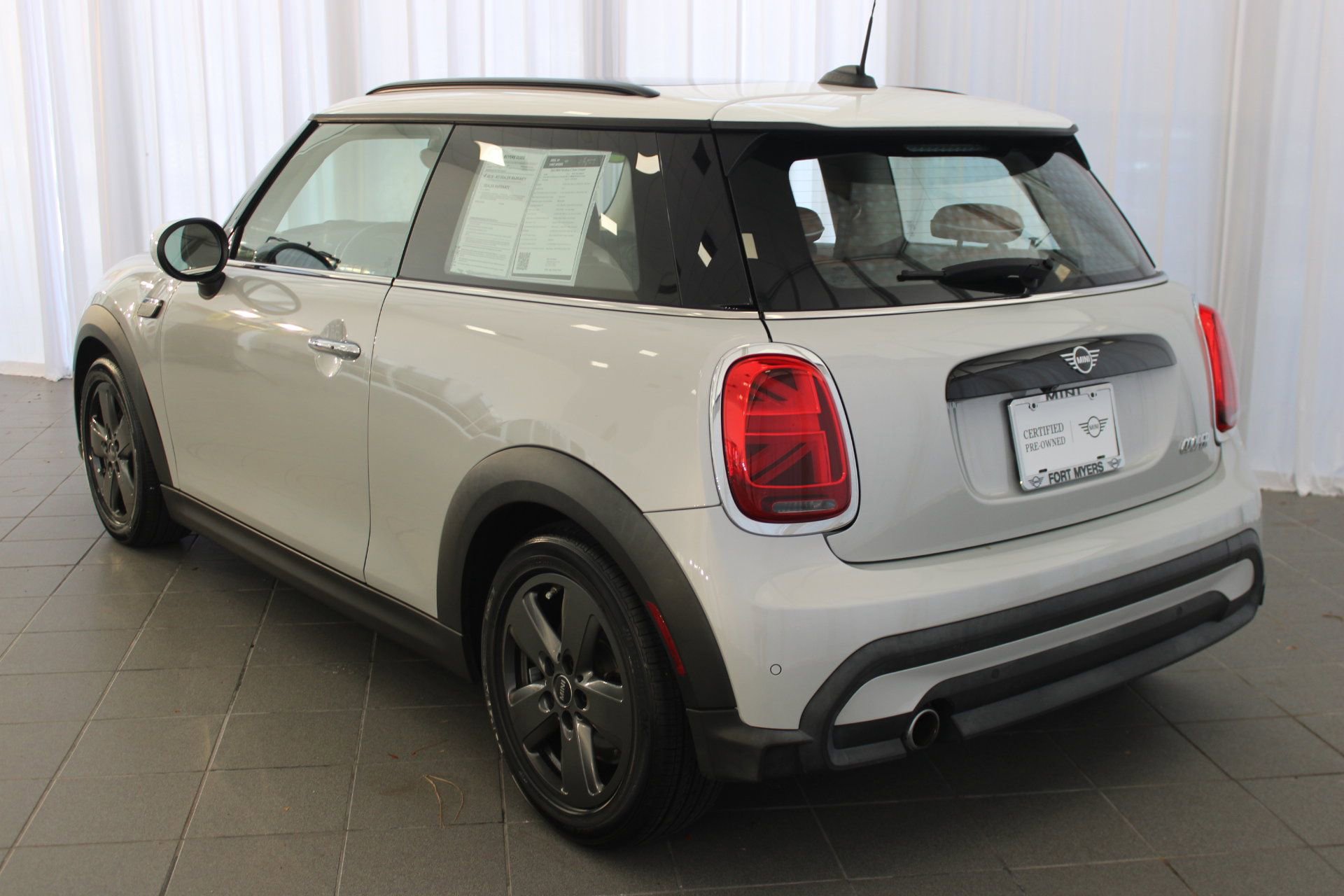 2023 Mini Cooper 2 Door Hardtop Signature photo 3