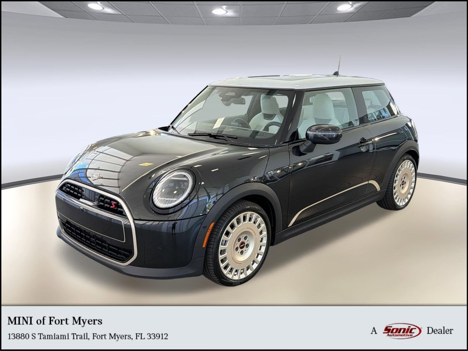 2026 MINI Hardtop Cooper S's photo