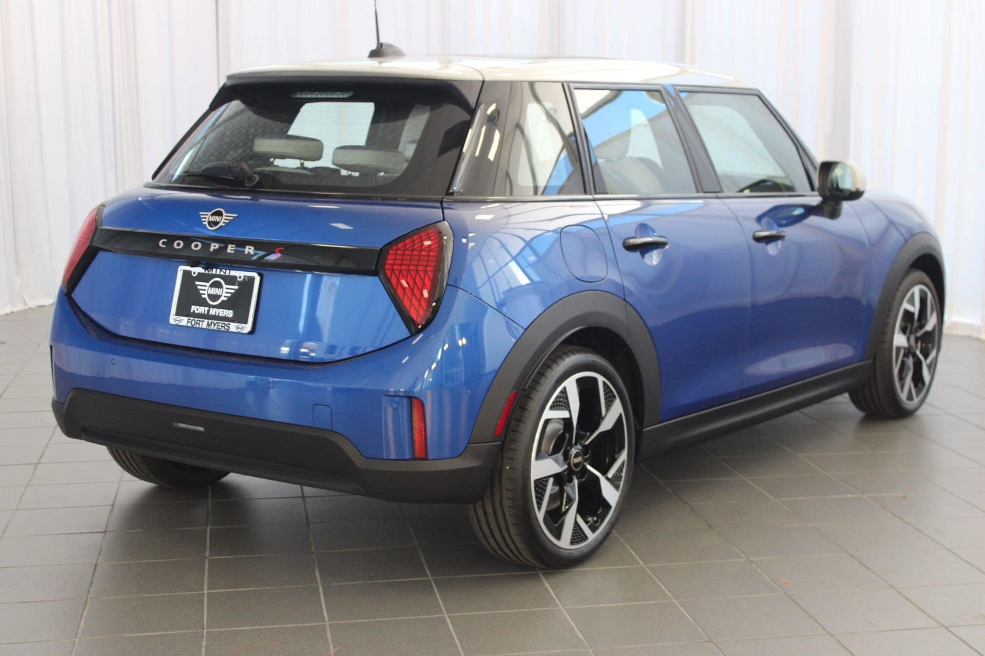 2026 MINI Hardtop 4 Door S - Photo 7