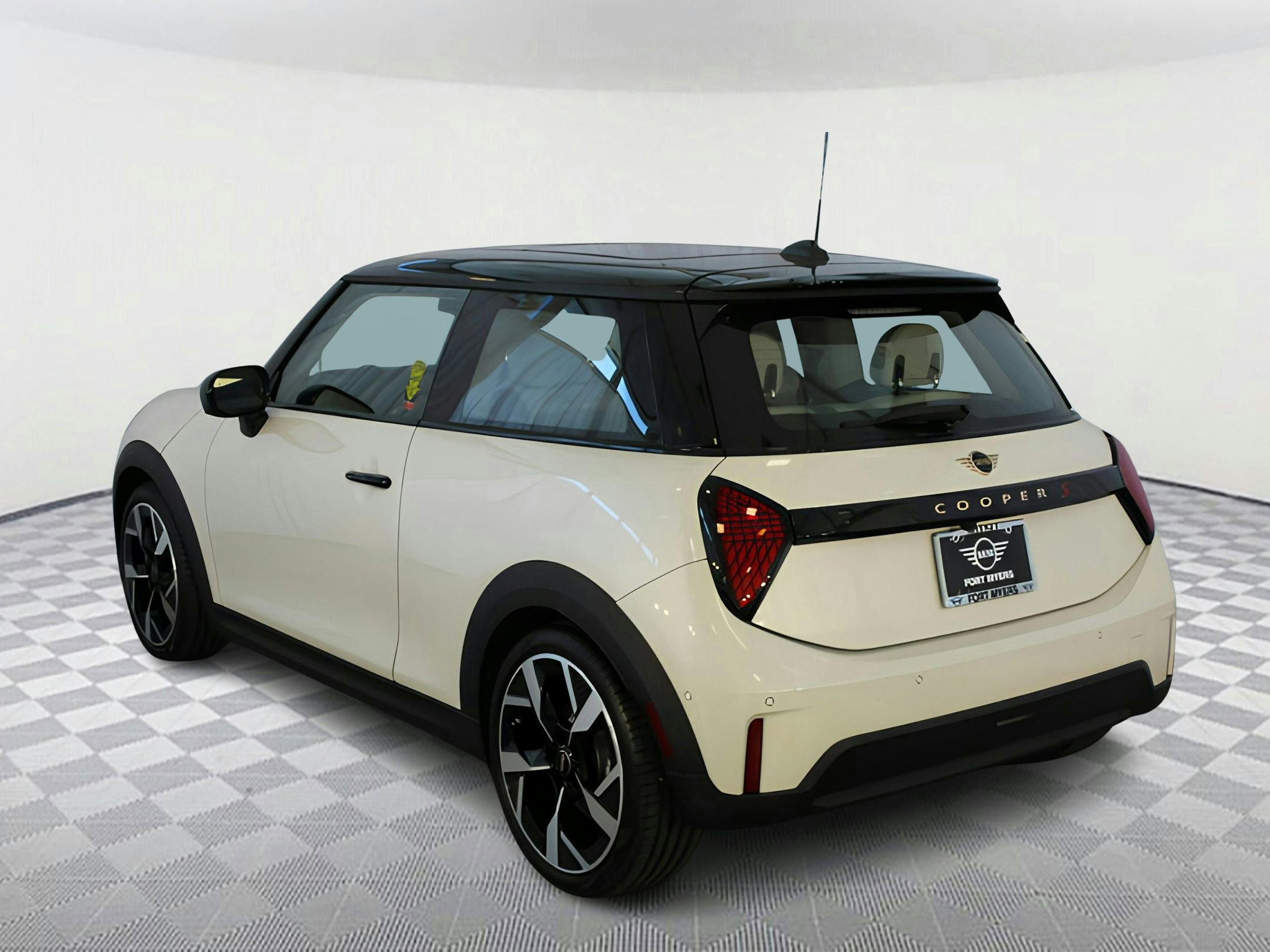 2025 Mini Cooper 2 Door Hardtop S photo 2