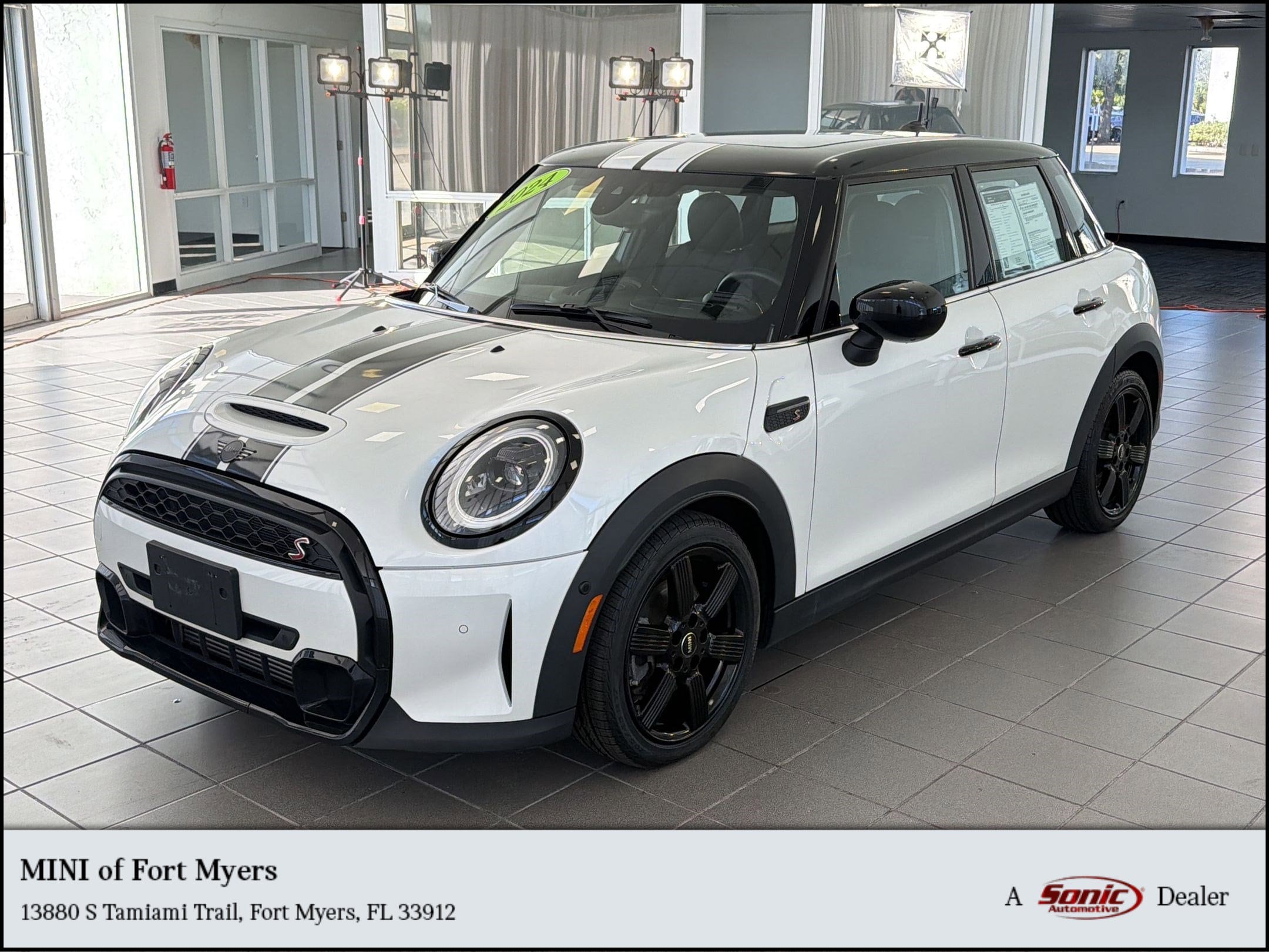 2024 MINI Hardtop Cooper S's photo