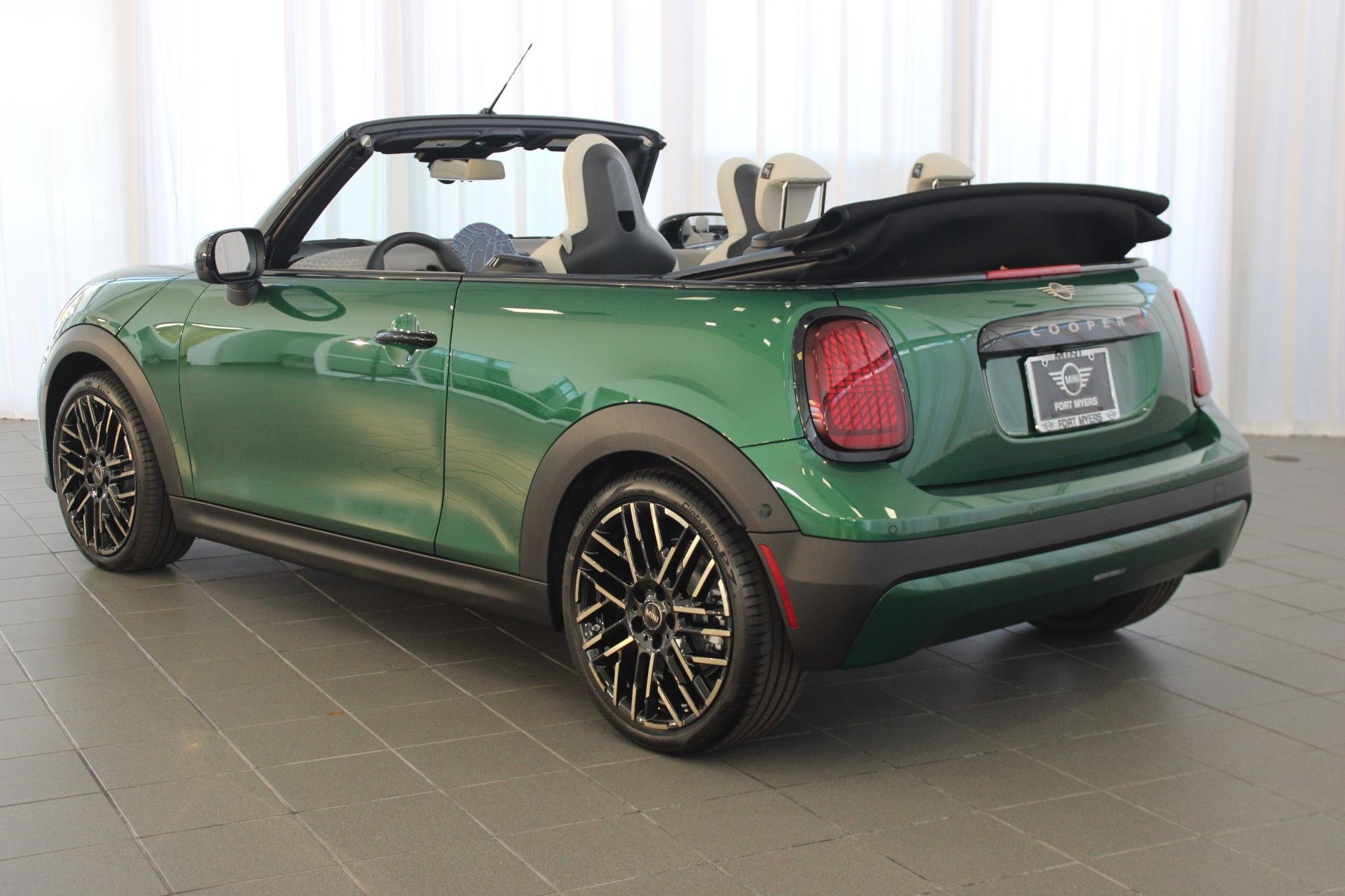 2026 MINI Convertible S - Photo 19