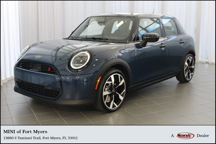 2026 MINI 4 Door Signature Plus Hatchback