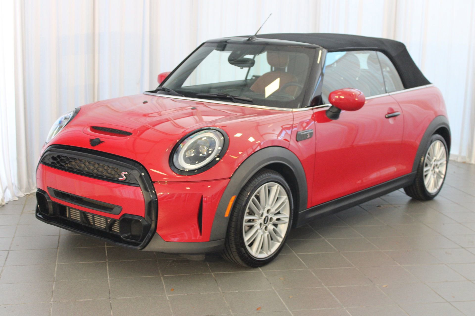 2023 Mini Cooper S Convertible Iconic photo 2