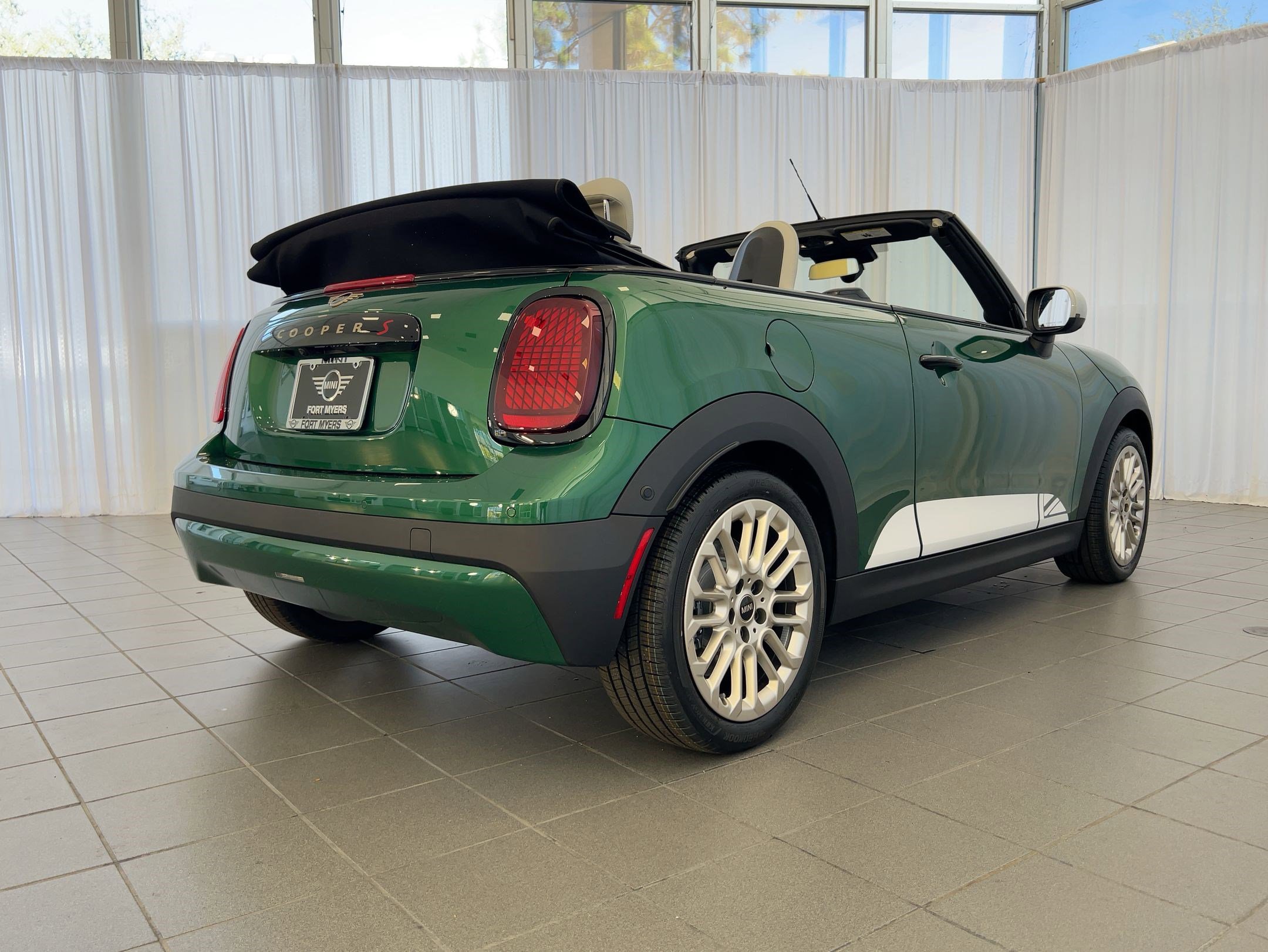 2026 MINI Convertible S - Photo 9