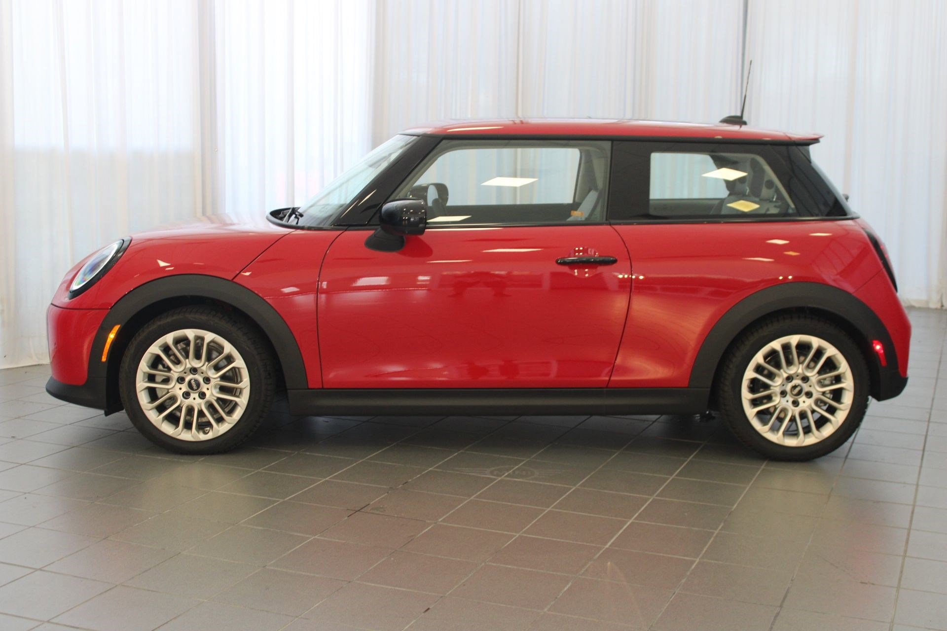 2025 Mini Cooper 2 Door Hardtop Signature photo 2