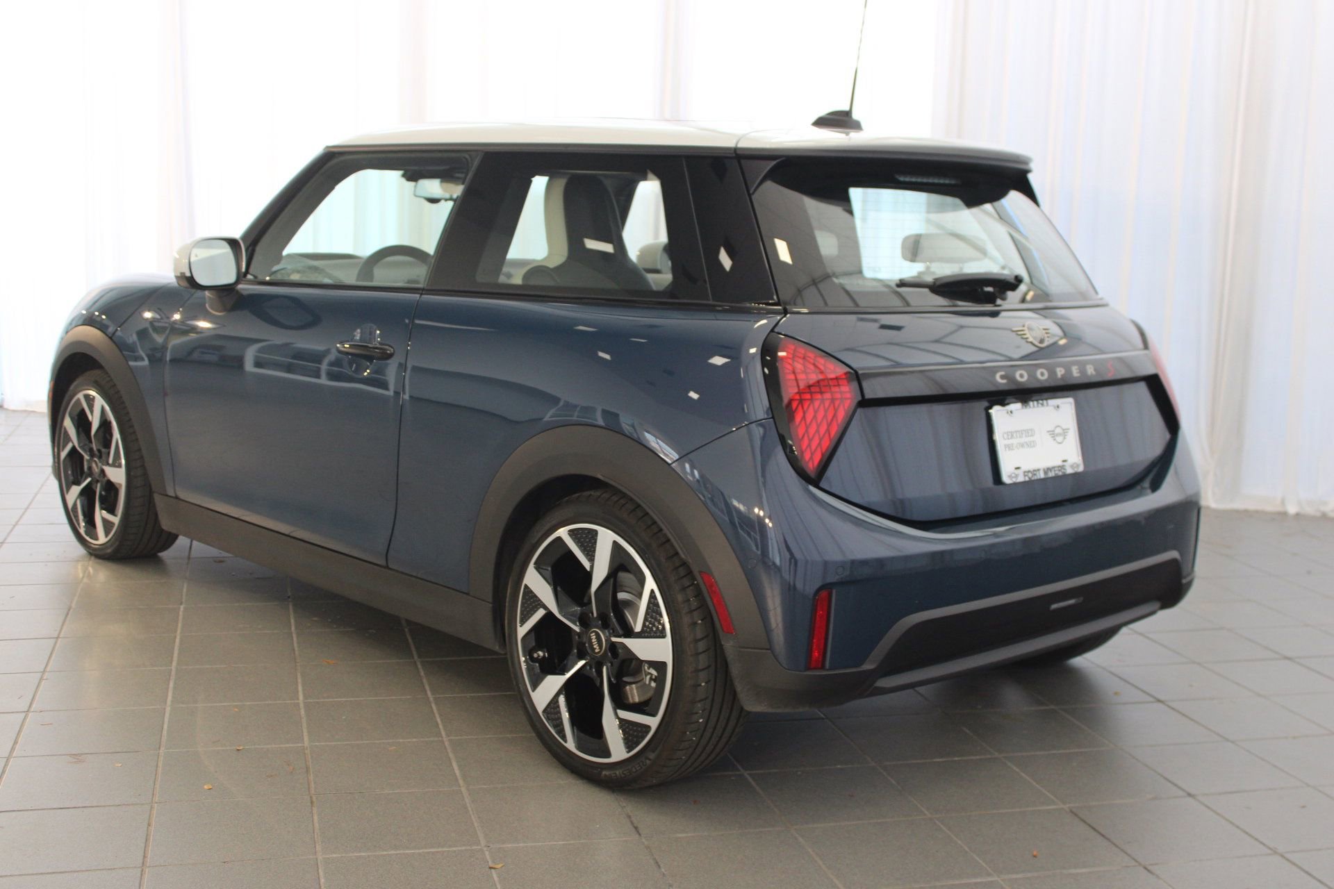 2025 Mini Cooper 2 Door Hardtop S photo 2