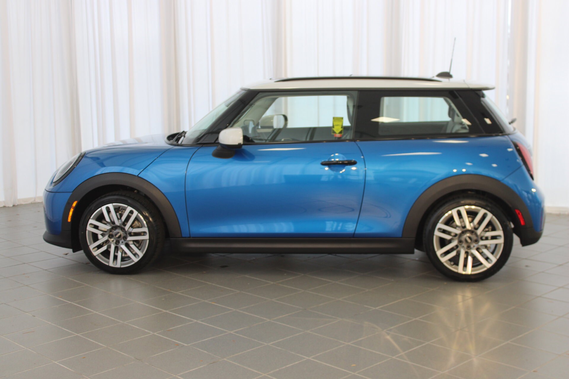 2025 Mini Cooper Signature photo 4