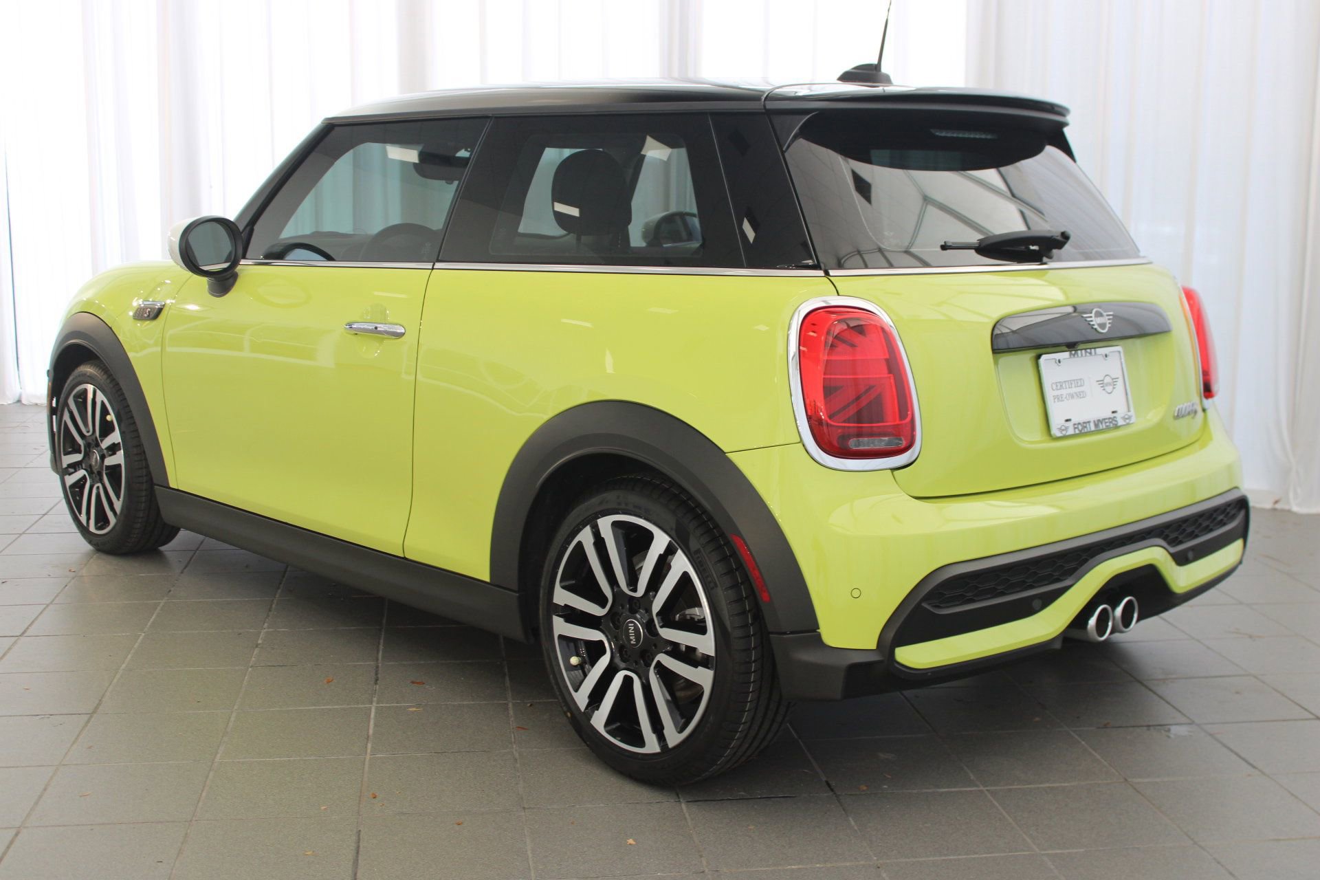 2024 Mini Cooper 2 Door Hardtop S Iconic photo 3