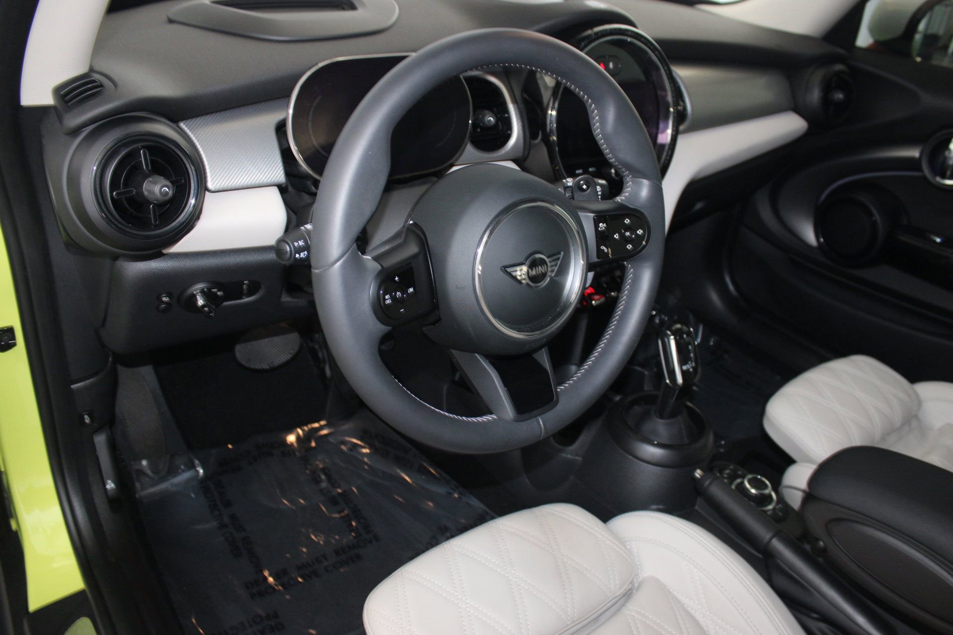 2024 Mini Cooper 2 Door Hardtop S Iconic photo 4