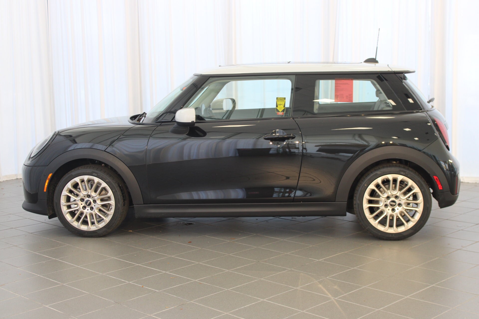 2025 Mini Cooper Signature photo 4
