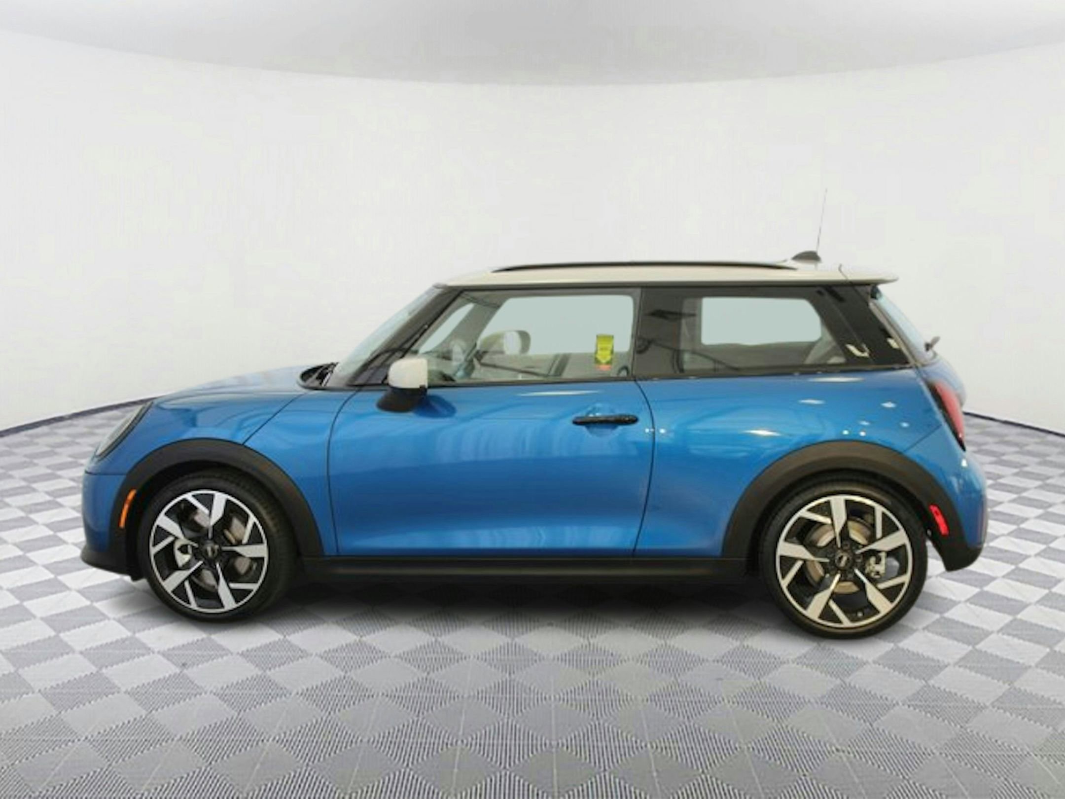2025 Mini Cooper 2 Door Hardtop photo 2