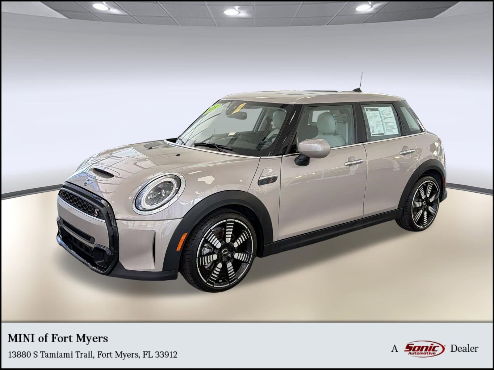 2023 MINI Hardtop Cooper S's photo