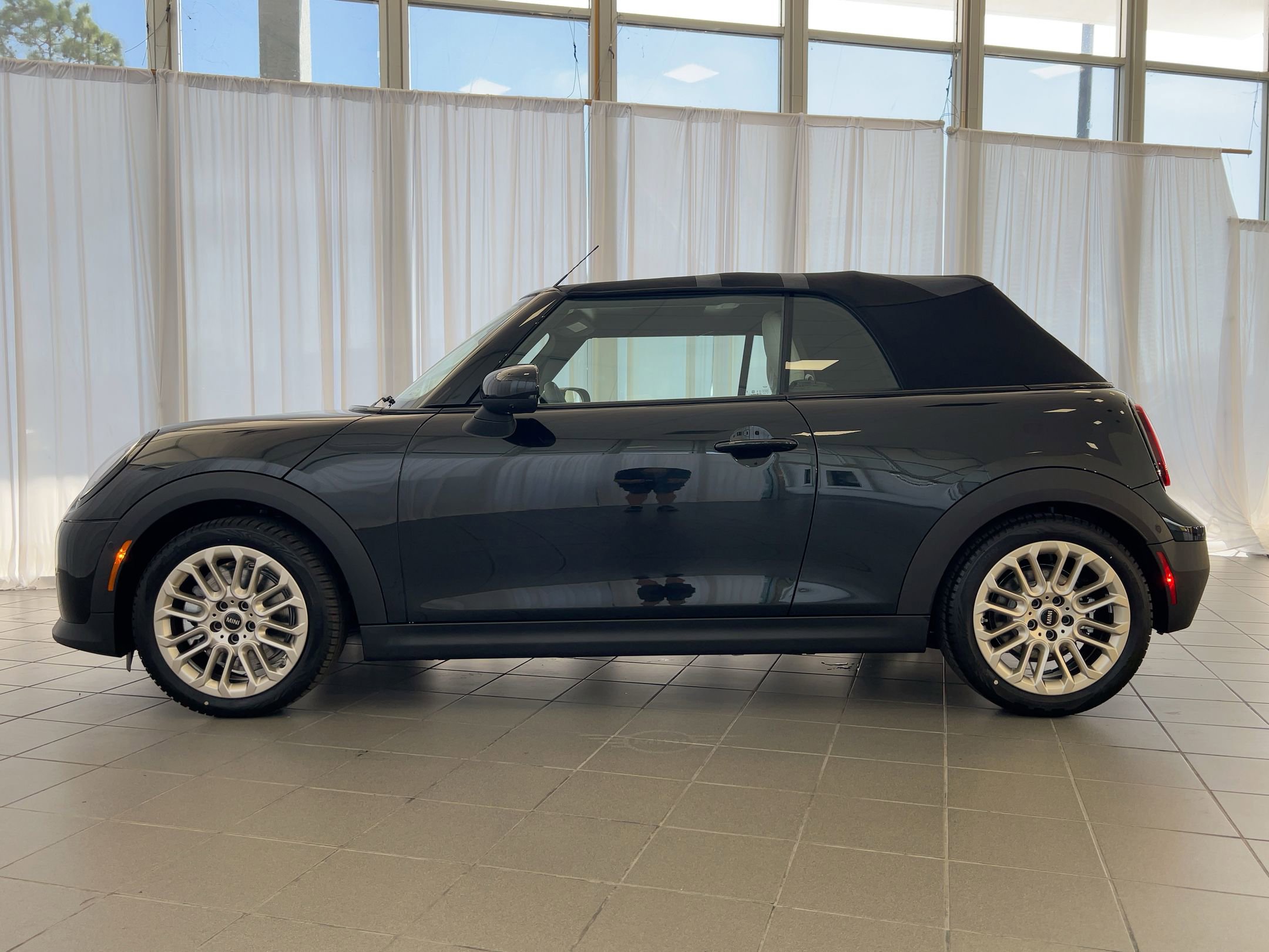 2026 Mini Cooper Convertible Iconic photo 2