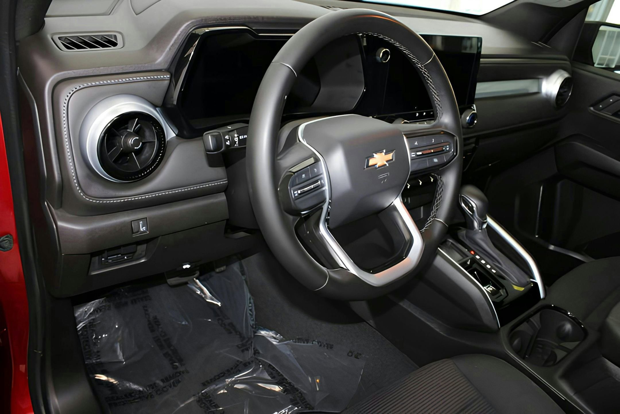2023 Chevrolet Colorado LT photo 3