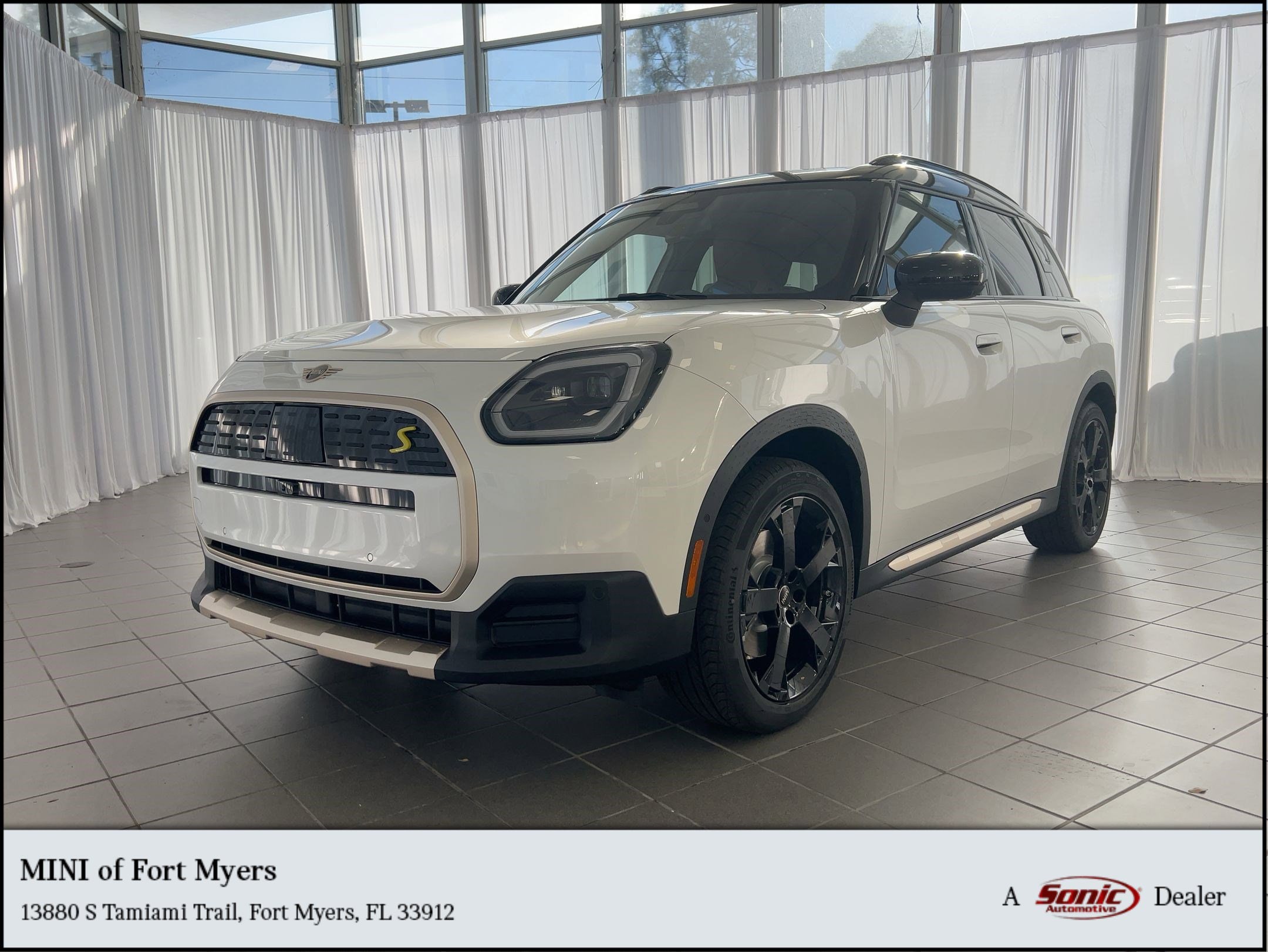 2025 MINI Countryman SE's photo
