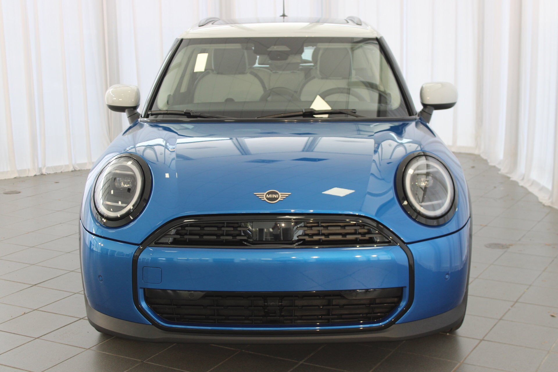 2025 Mini Cooper Signature photo 3