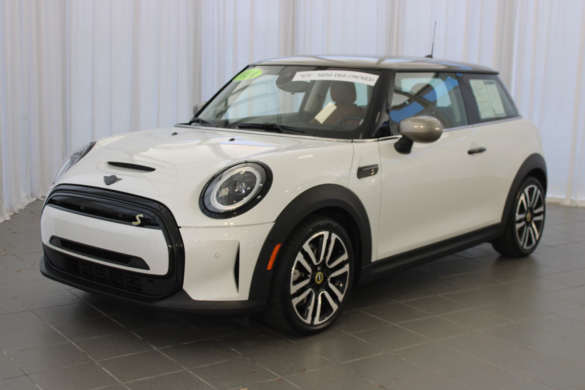 Certified 2024 MINI Hardtop 2 Door SE with VIN WMW13DJ00R2V45115 for sale in Fort Myers, FL