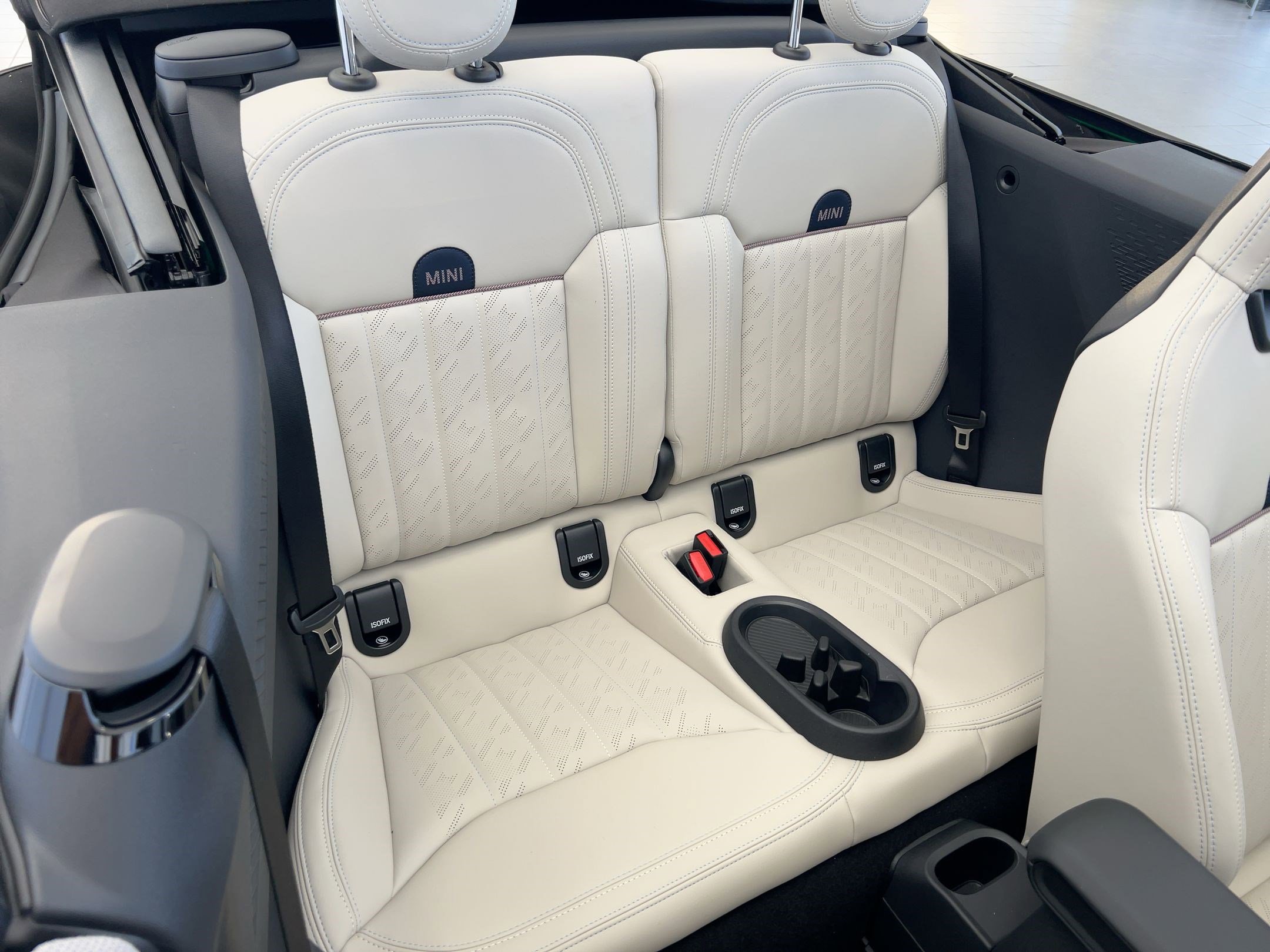 2026 MINI Convertible S - Photo 29