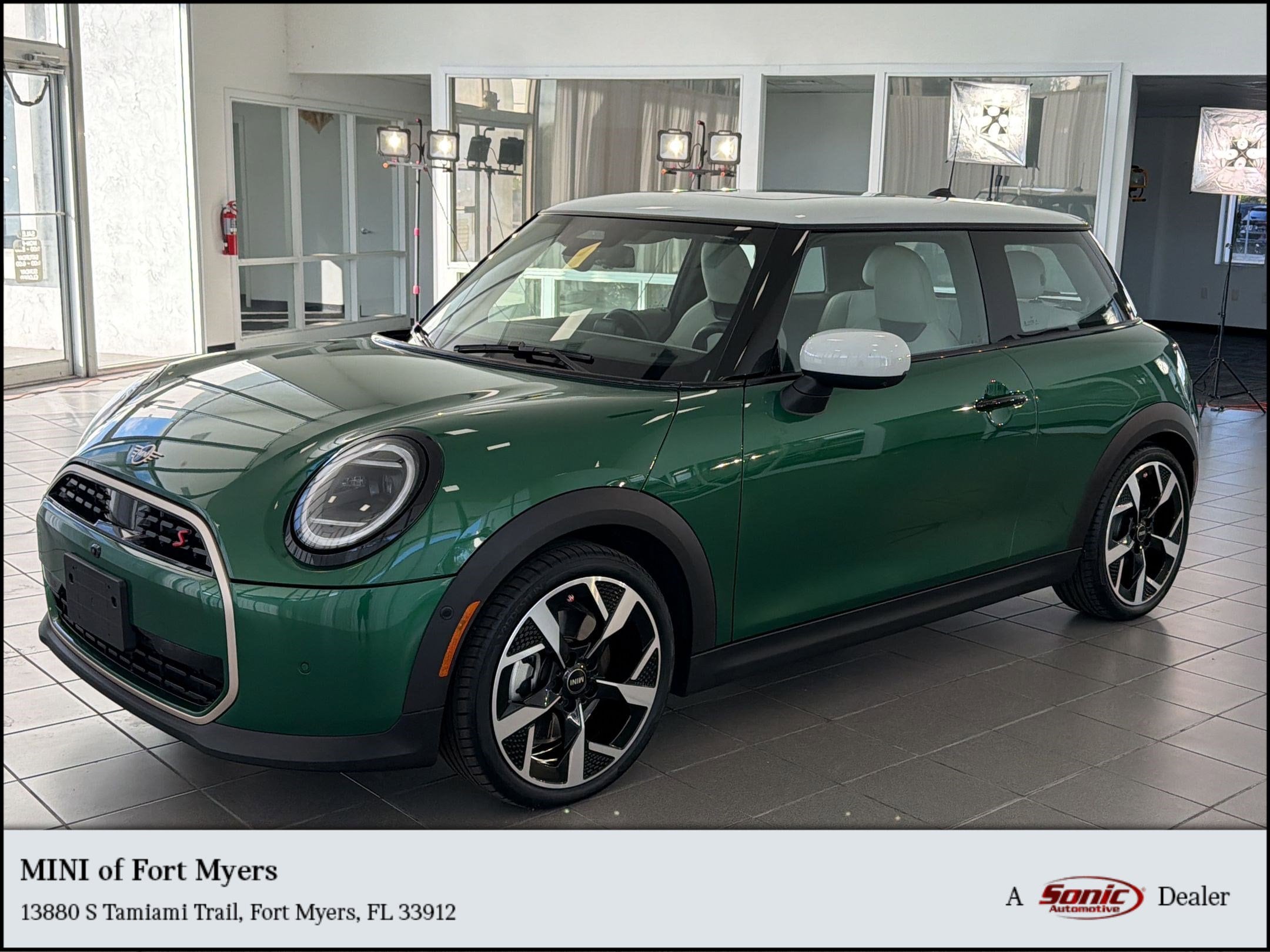 2025 MINI Hardtop Cooper S's photo