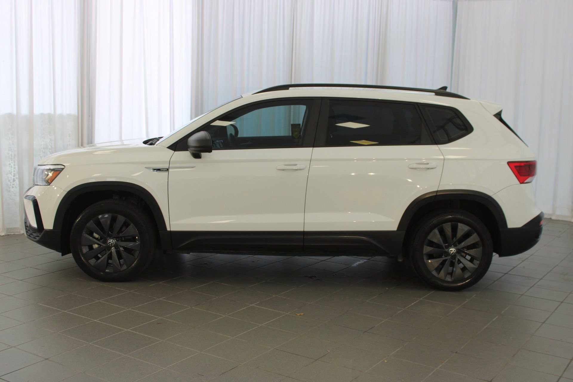2022 Volkswagen Taos S photo 2