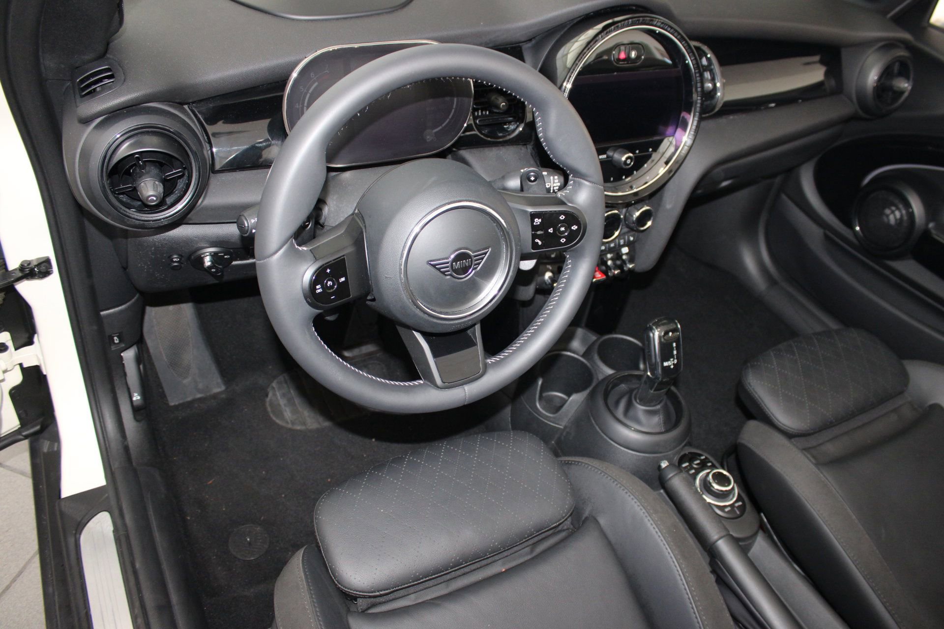 2023 Mini Cooper Convertible S photo 4
