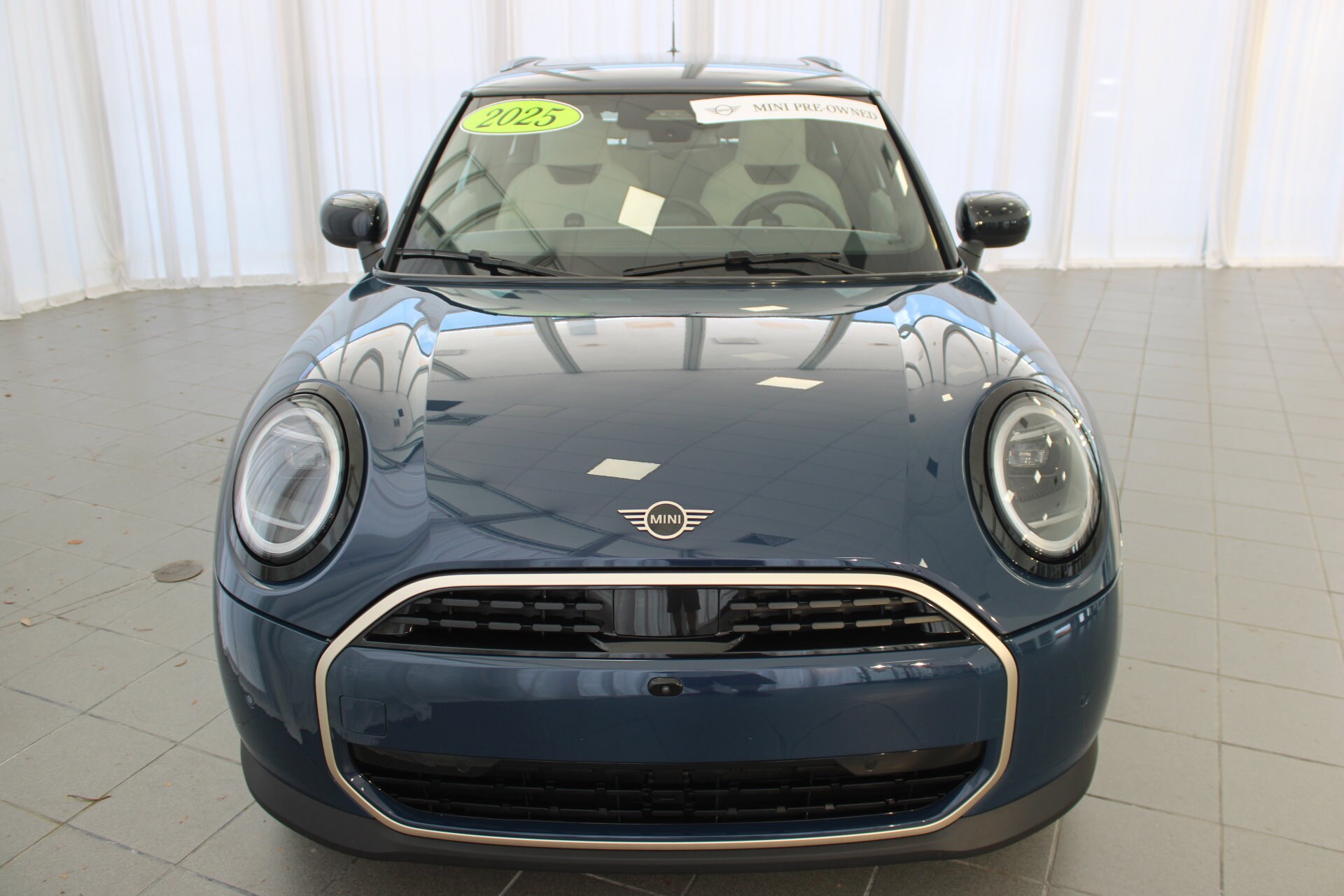 2025 Mini Cooper 2 Door Hardtop Iconic photo 3