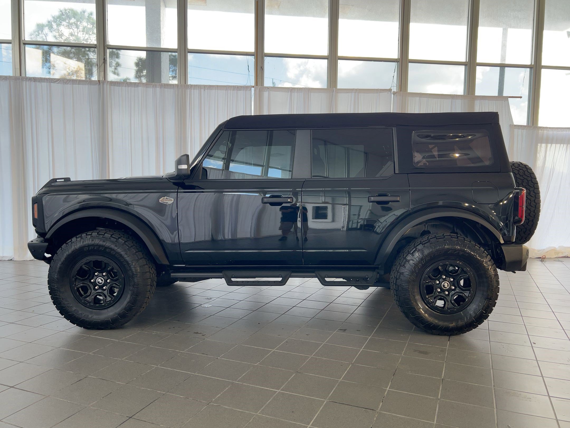 2024 Ford Bronco Wildtrak photo 2