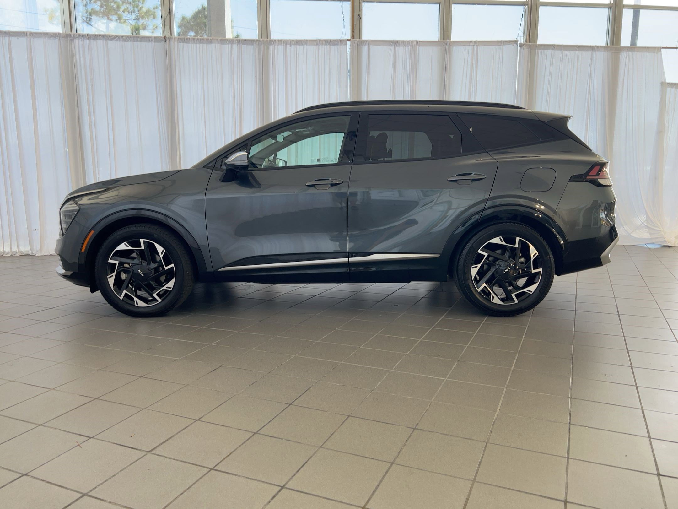 2023 Kia Sportage photo 2