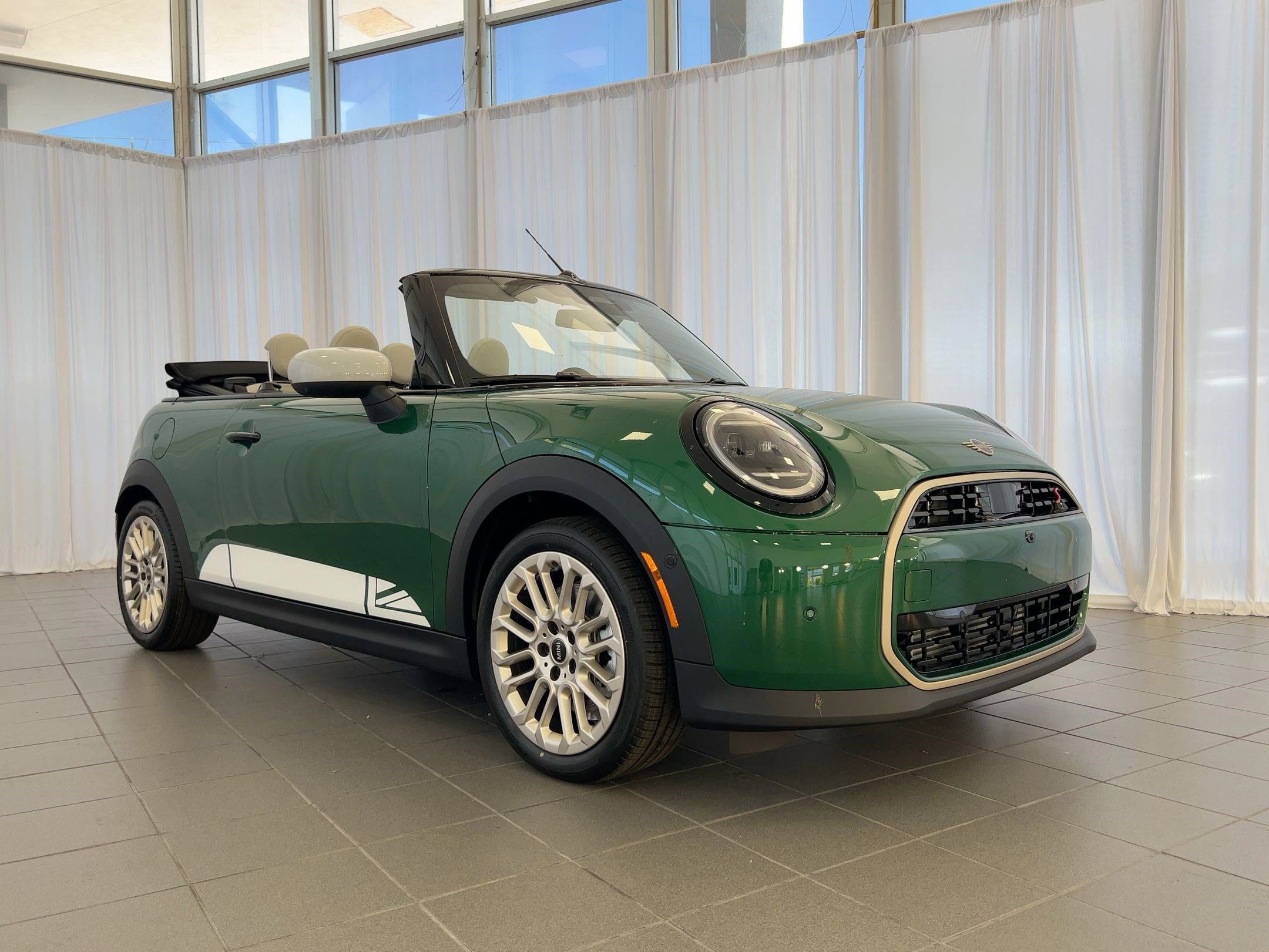 2026 MINI Convertible S - Photo 7
