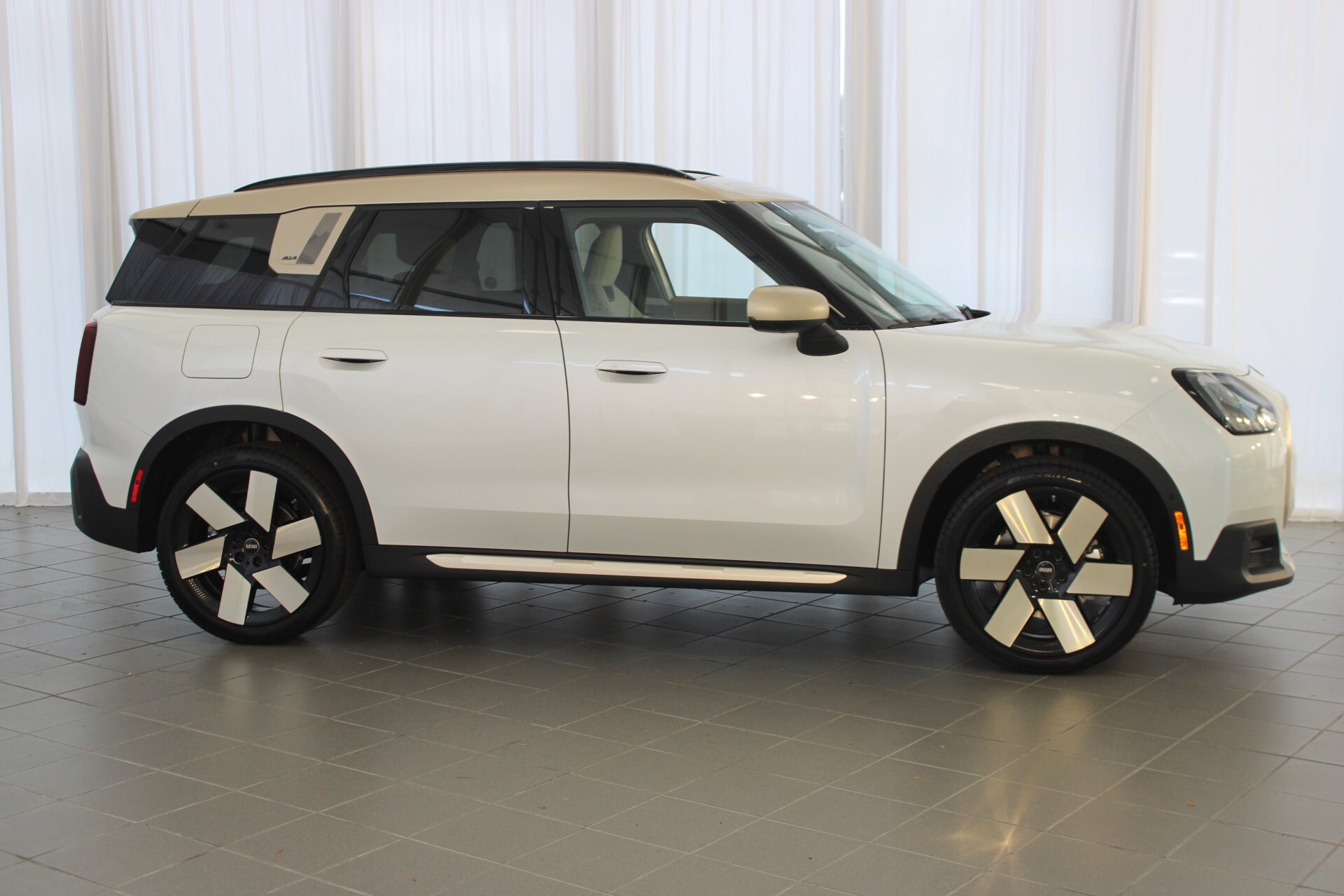 2025 Mini Countryman S ALL4 photo 2