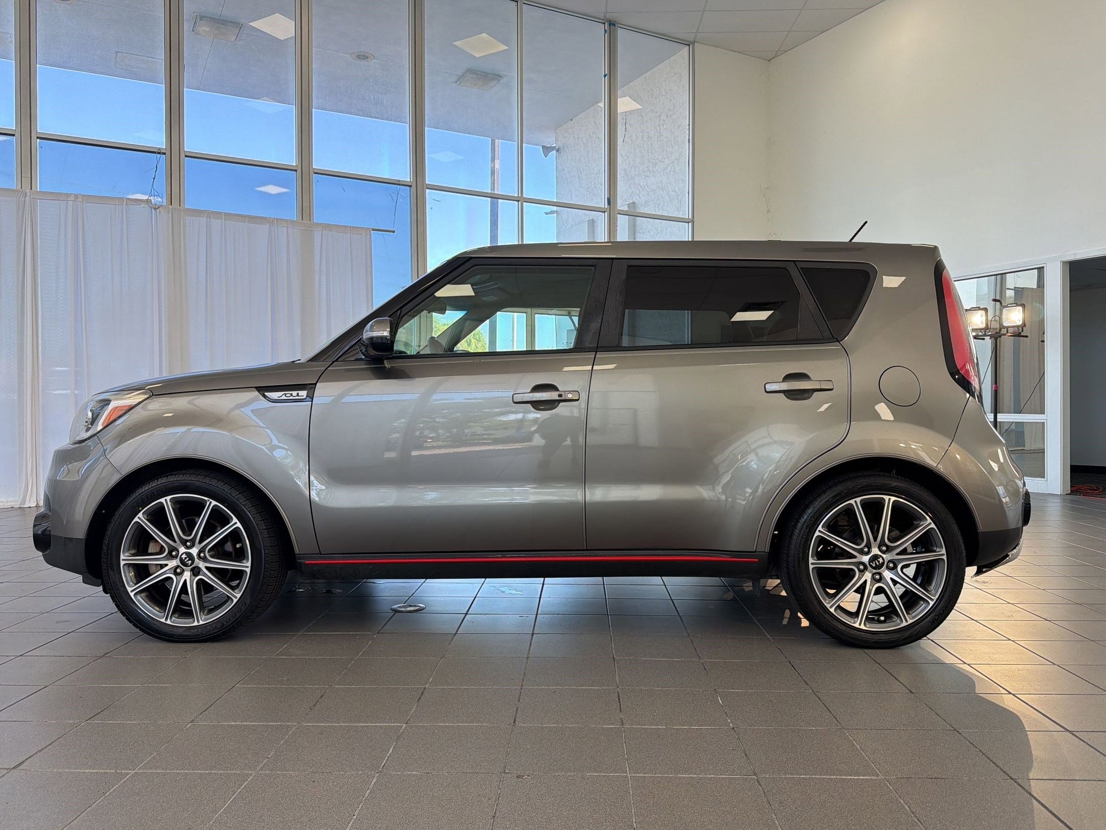 Used 2018 Kia Soul Base with VIN KNDJX3AA6J7519765 for sale in Fort Myers, FL