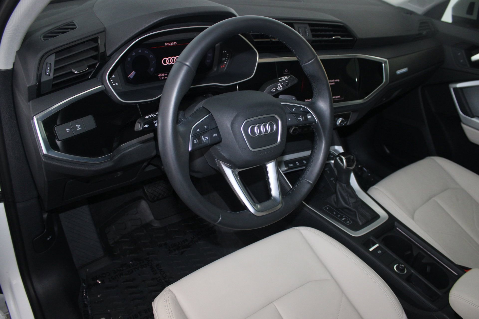 2023 Audi Q3 45 TFSI S line Premium photo 4
