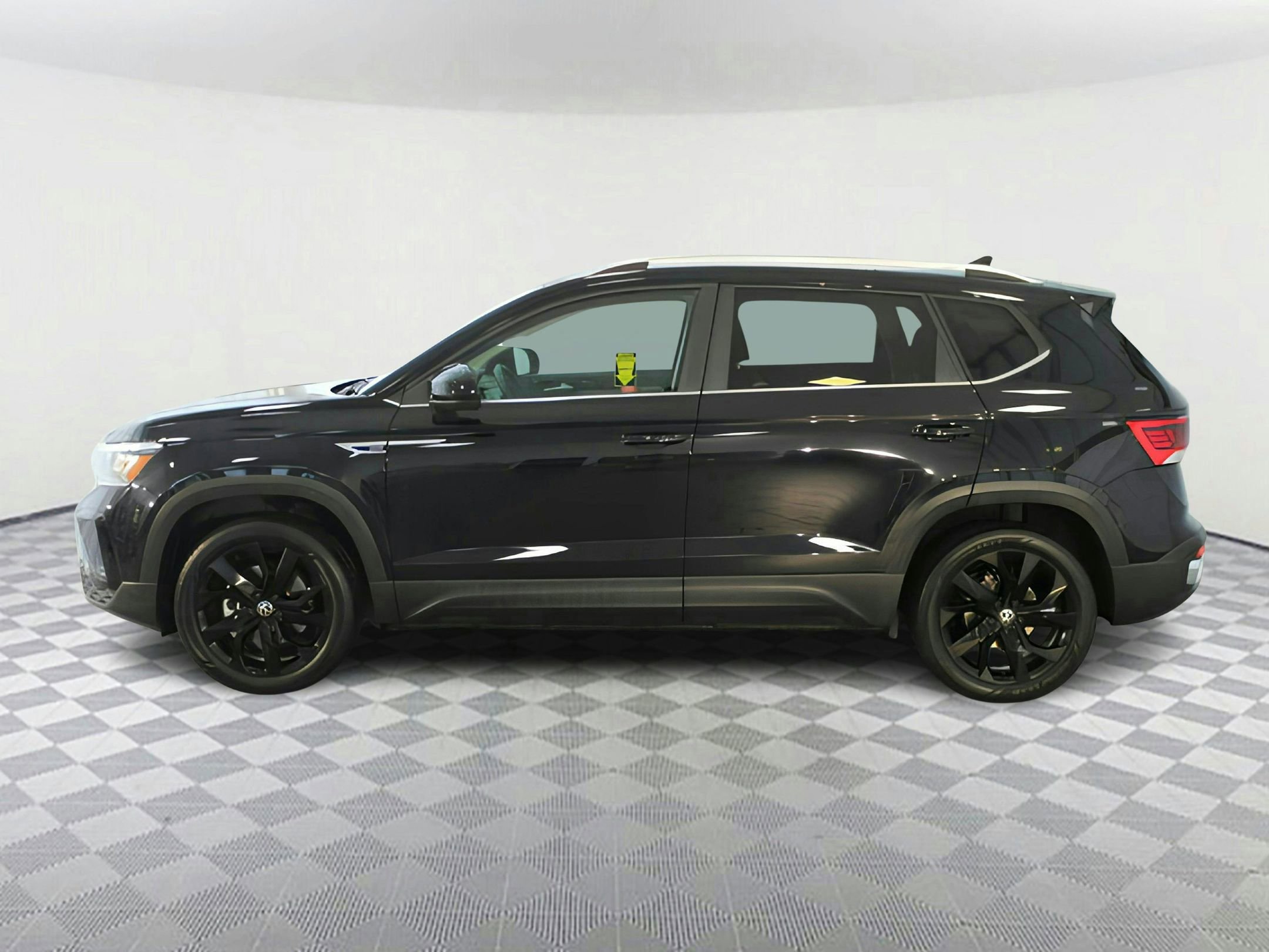 2023 Volkswagen Taos SE photo 2