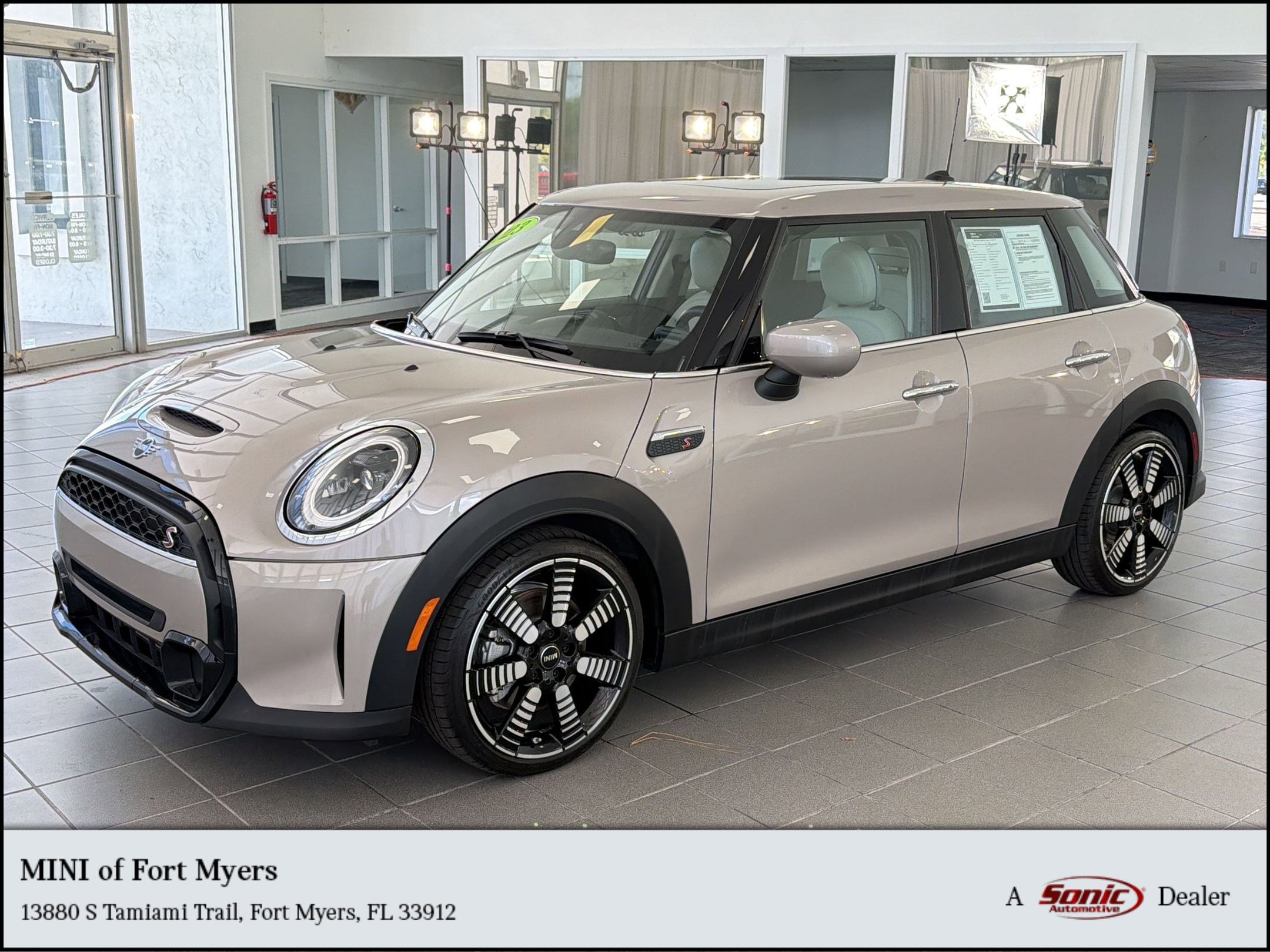 2023 MINI Hardtop Cooper S's photo