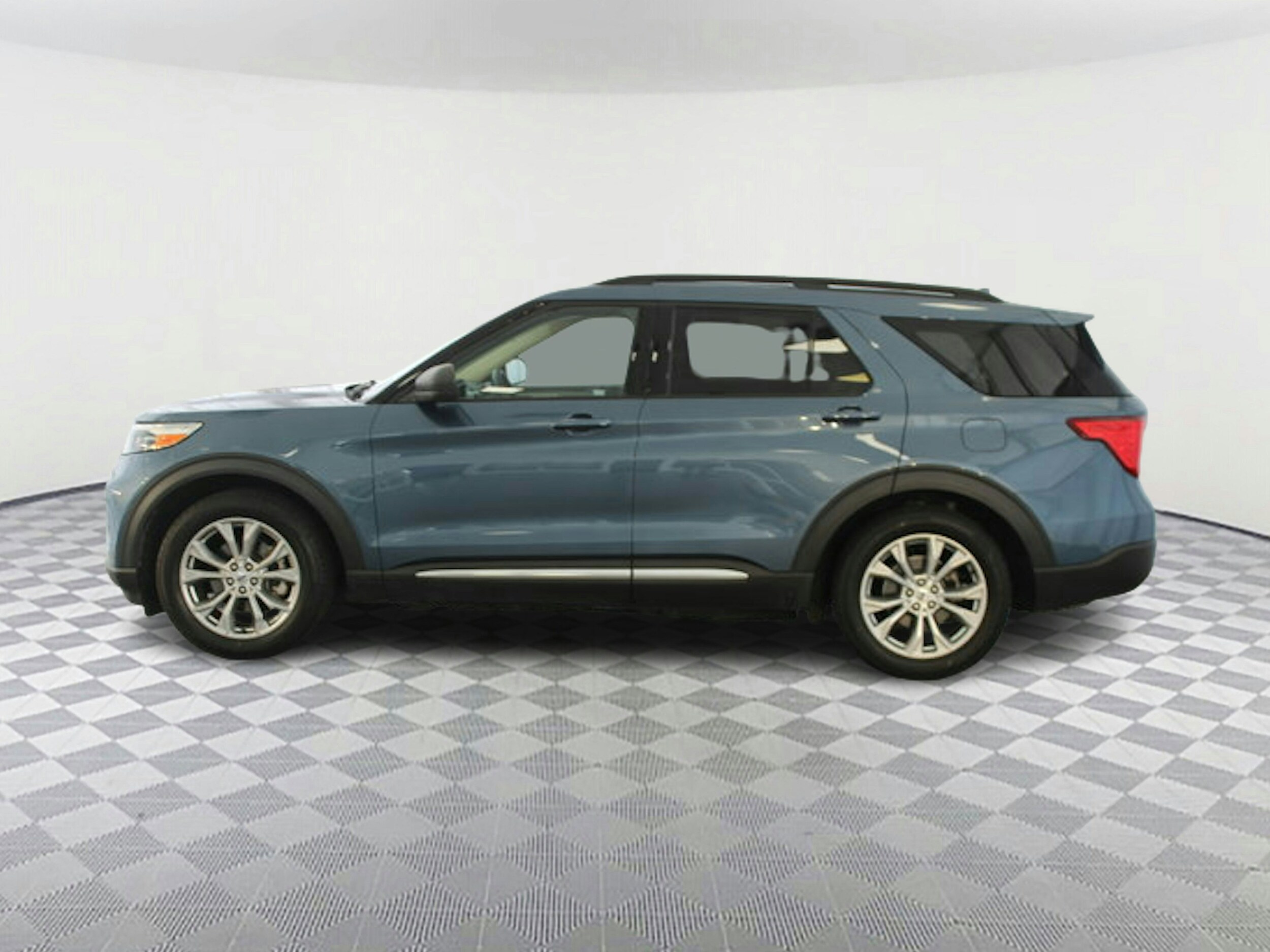 Used 2020 Ford Explorer XLT with VIN 1FMSK7DH2LGB80584 for sale in Fort Myers, FL