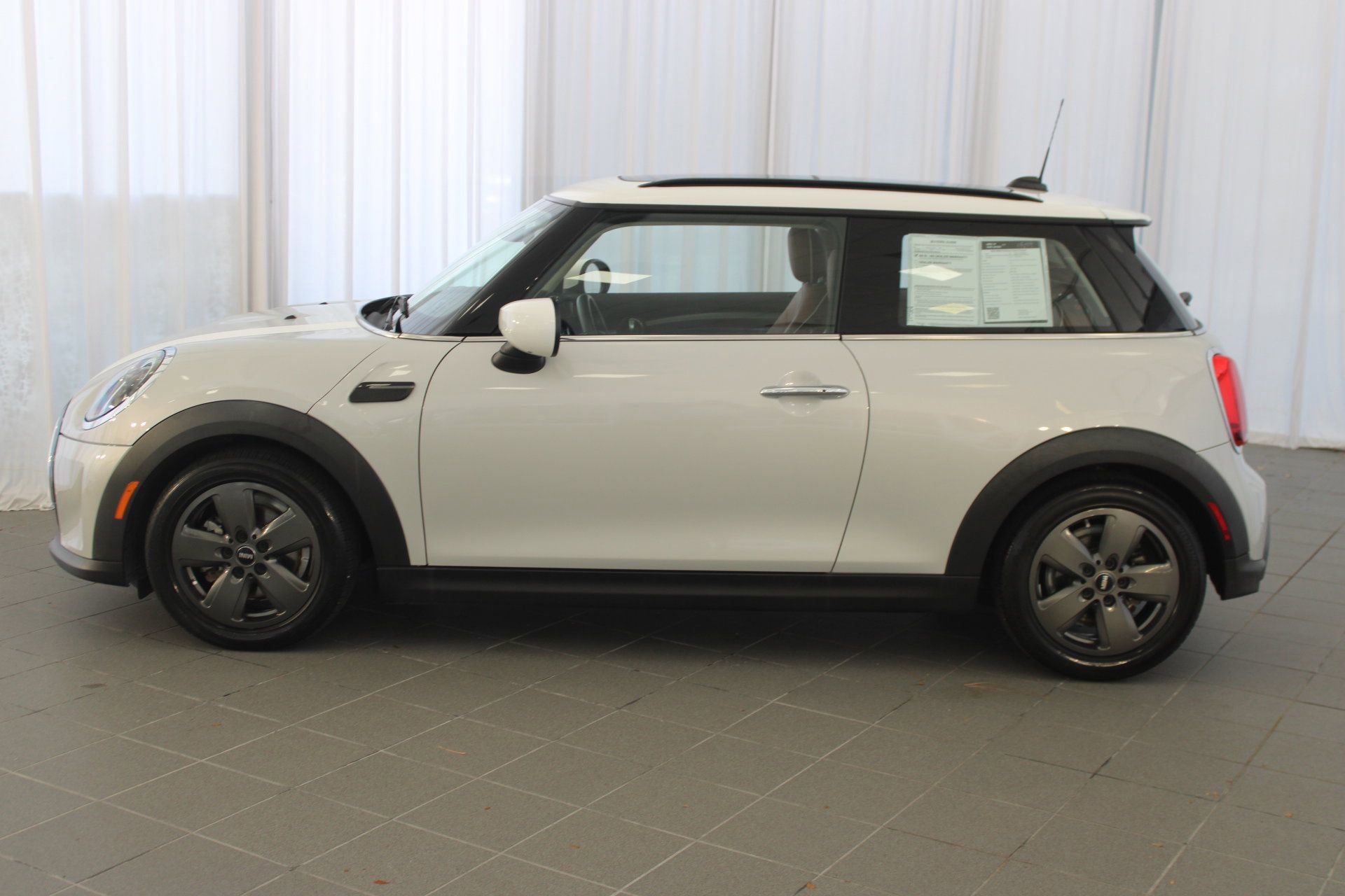 2023 Mini Cooper 2 Door Hardtop Signature photo 2