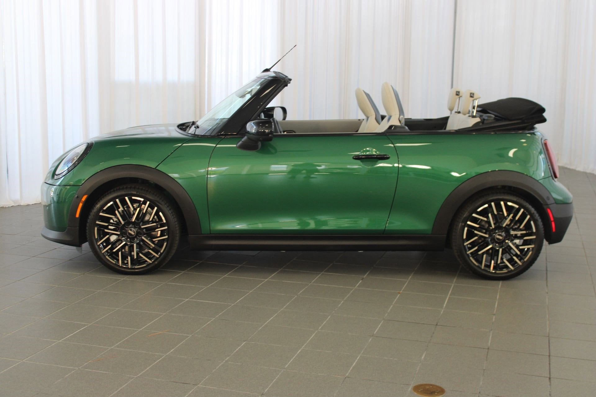 2026 MINI Convertible S - Photo 18