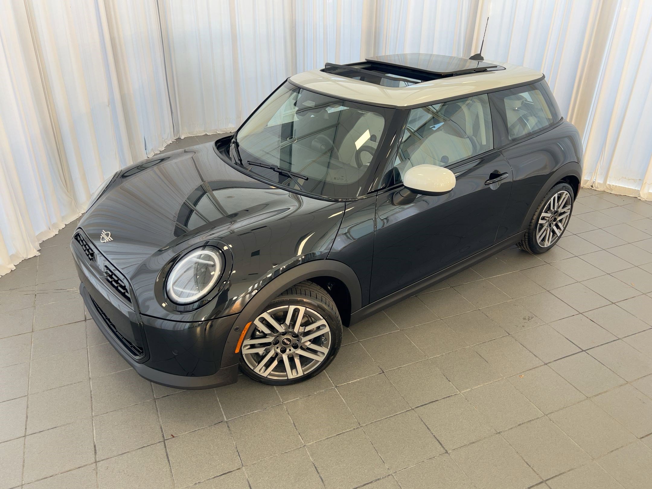 2026 MINI Hardtop 2 Door - Photo 35